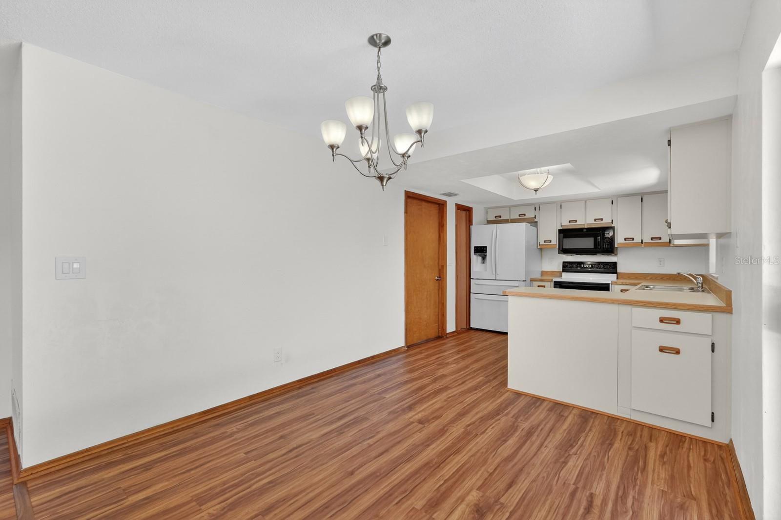 Image 15 of 48 For 1117 Viking Drive