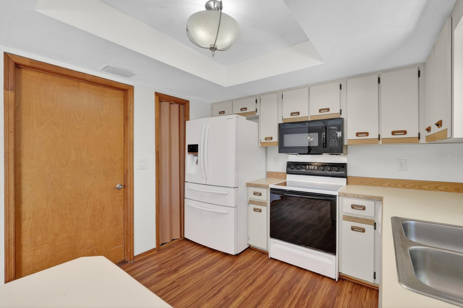 Image 16 of 48 For 1117 Viking Drive