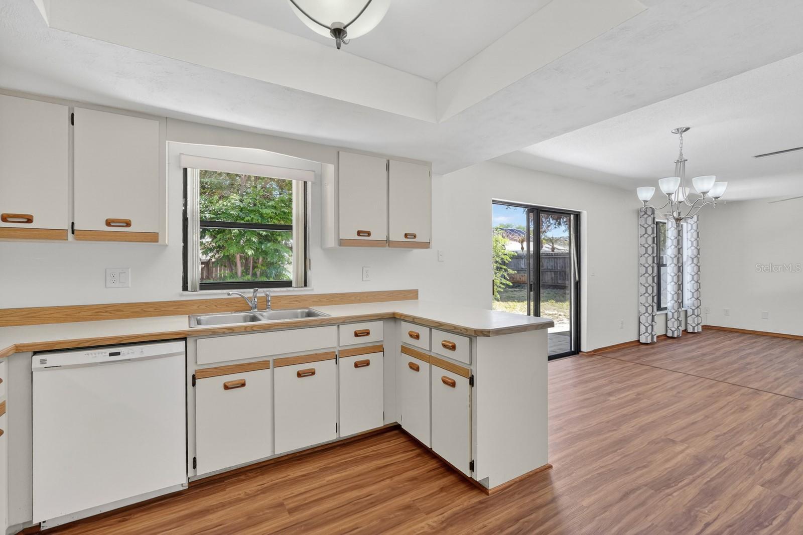 Image 17 of 48 For 1117 Viking Drive