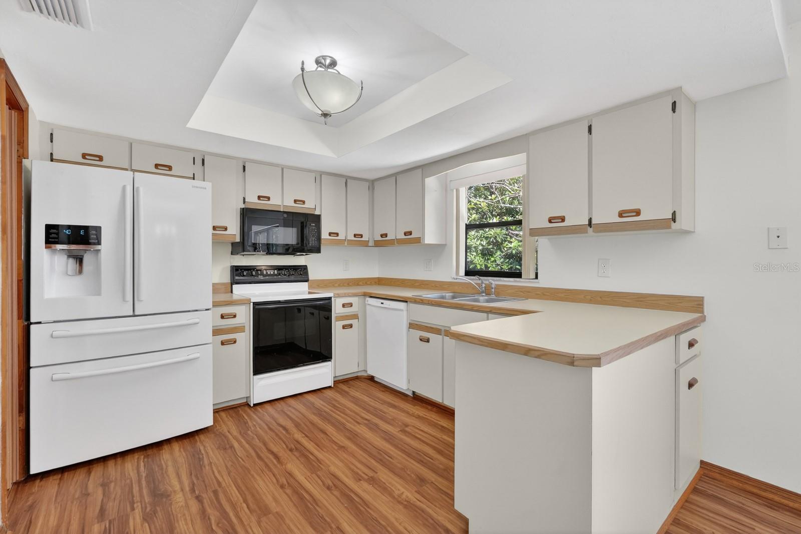 Image 2 of 48 For 1117 Viking Drive