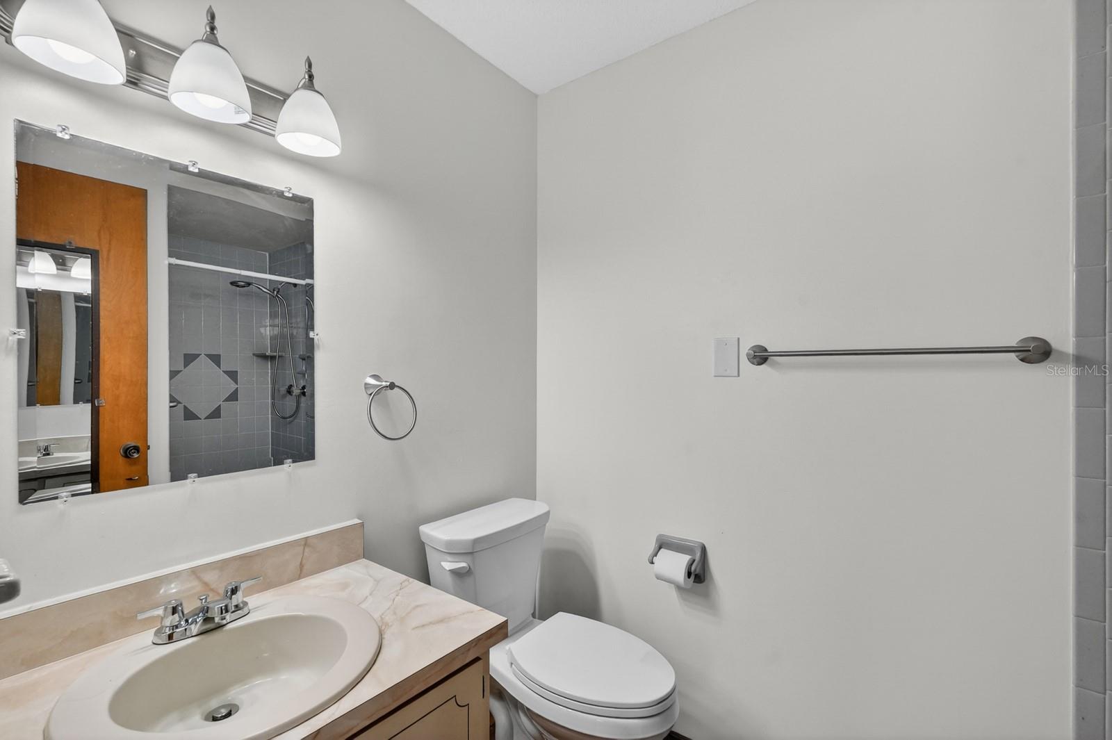 Image 21 of 48 For 1117 Viking Drive