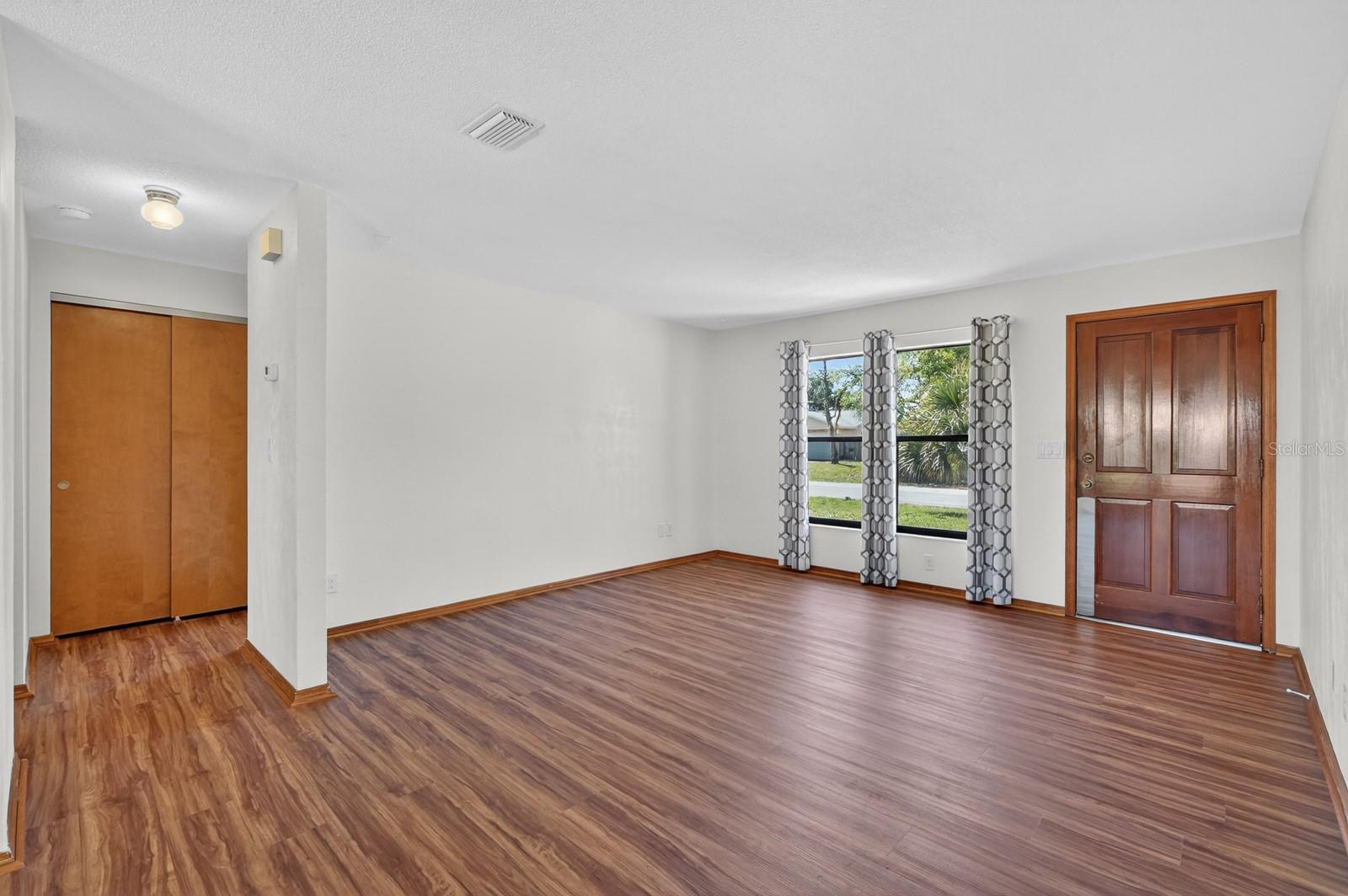 Image 4 of 48 For 1117 Viking Drive