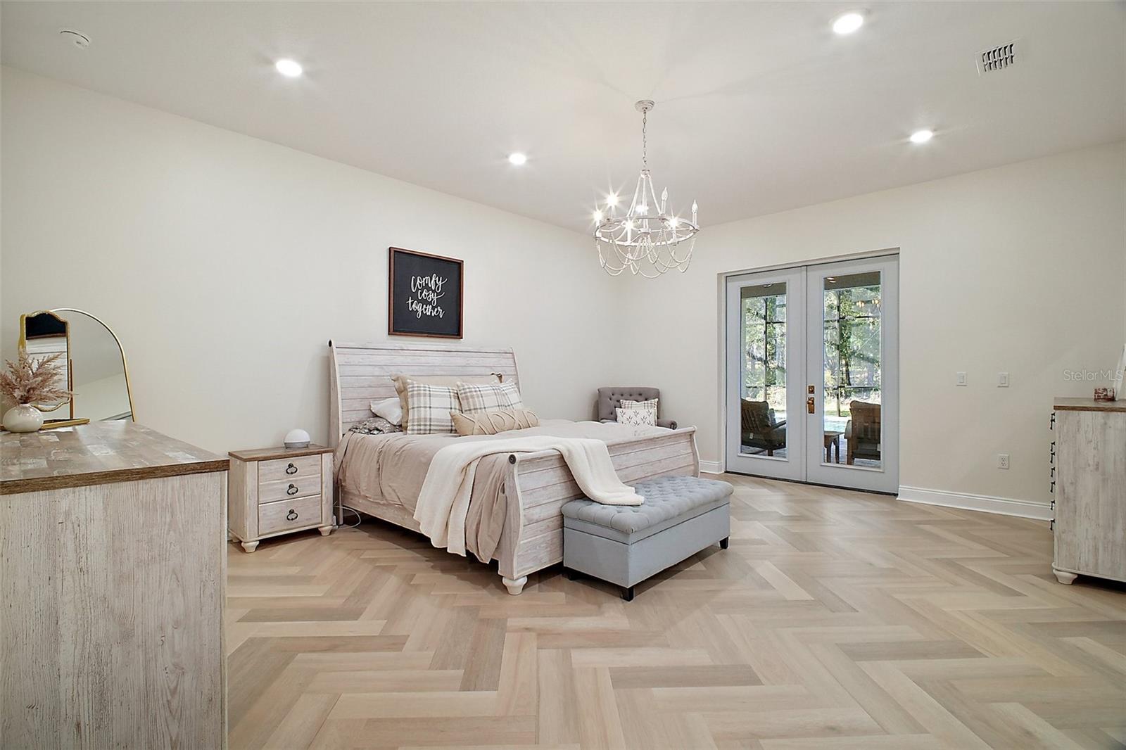 Image 25 of 41 For 1933 S Farm Road