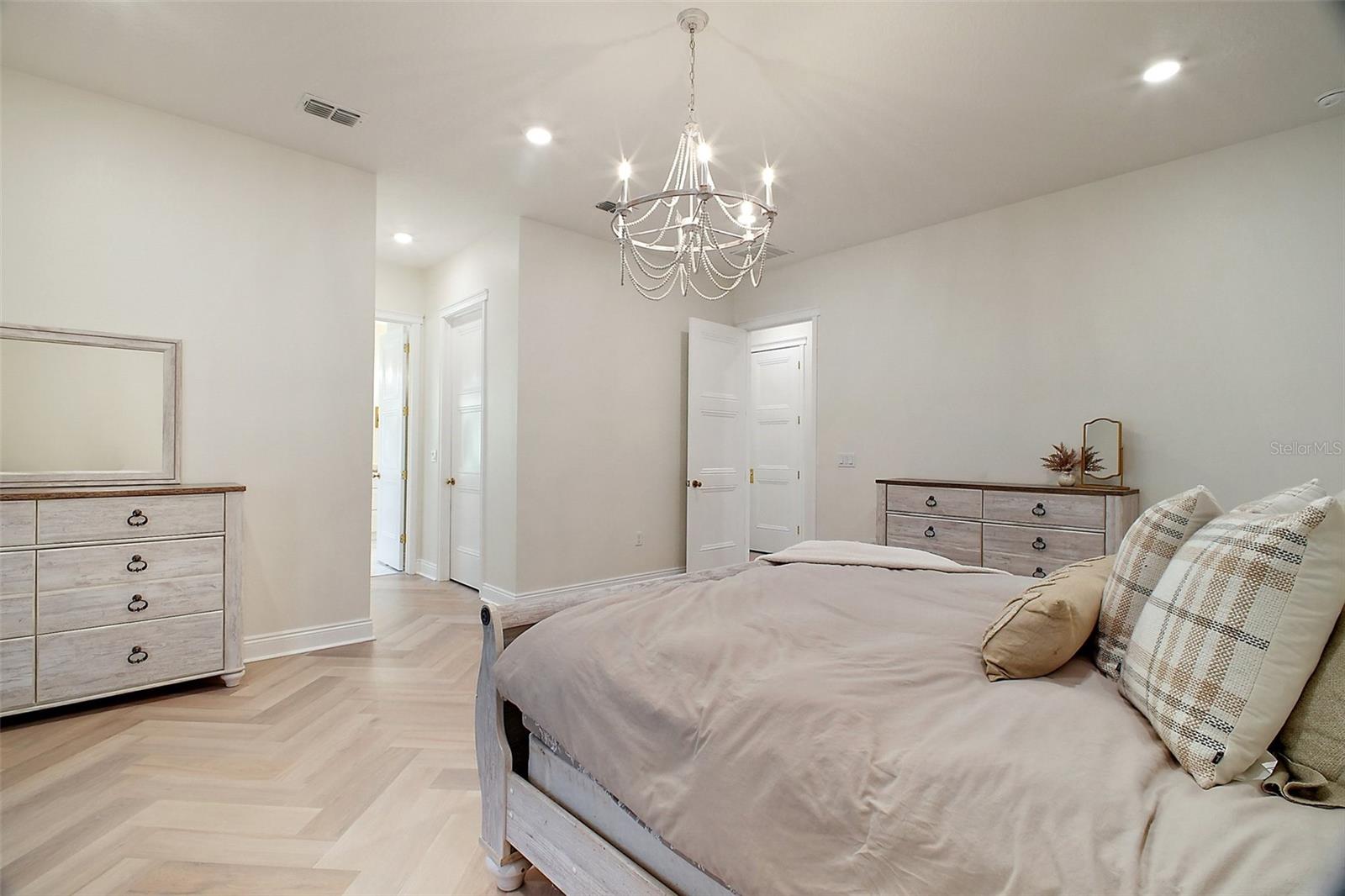 Image 26 of 41 For 1933 S Farm Road