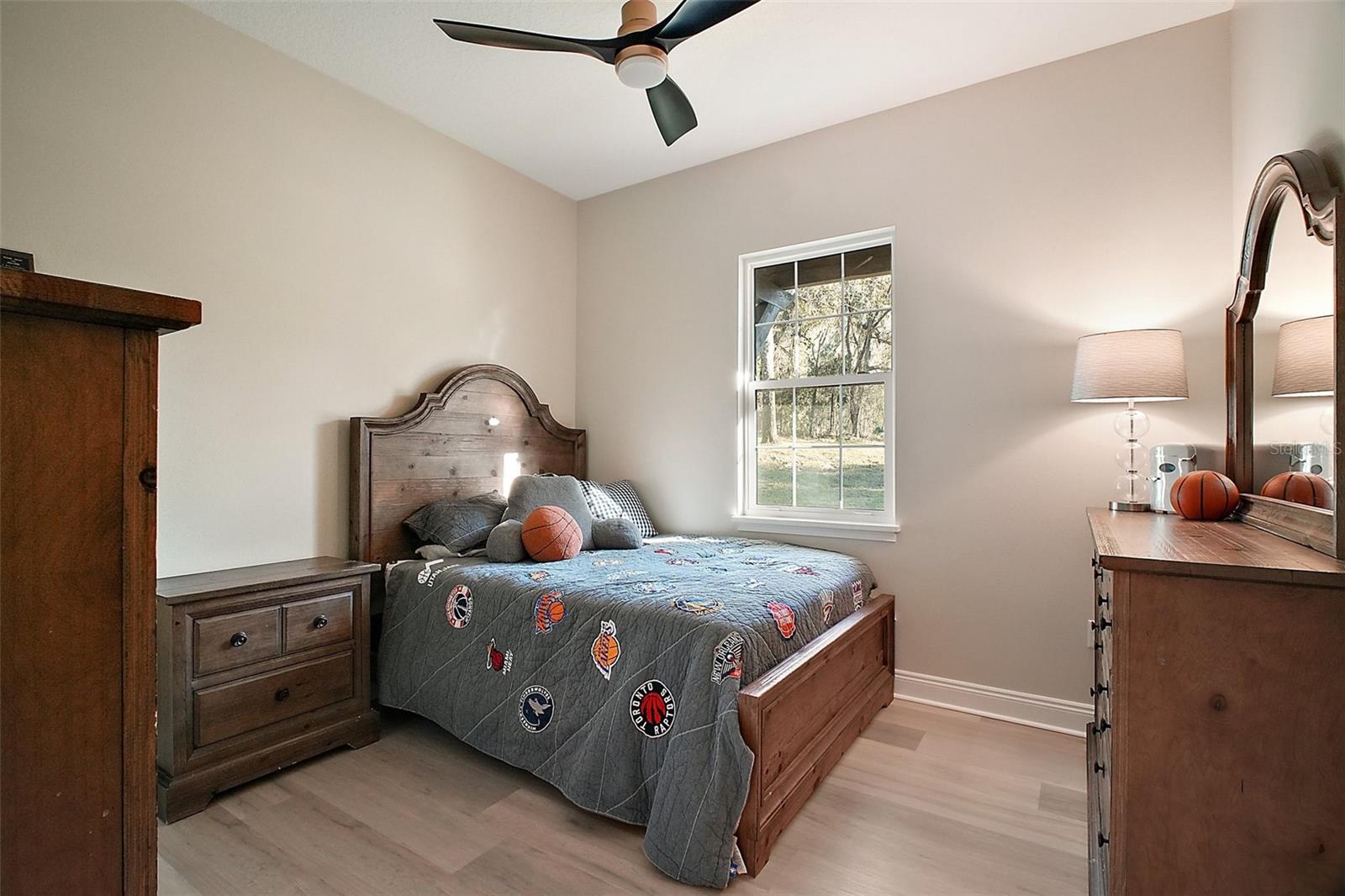 Image 31 of 41 For 1933 S Farm Road