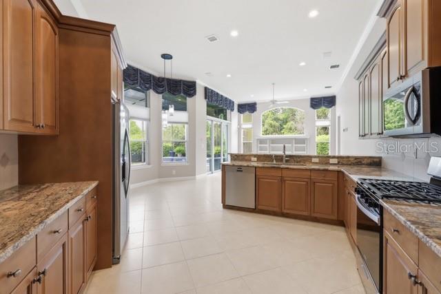 Image 4 of 22 For 312 Lake Victoria Circle