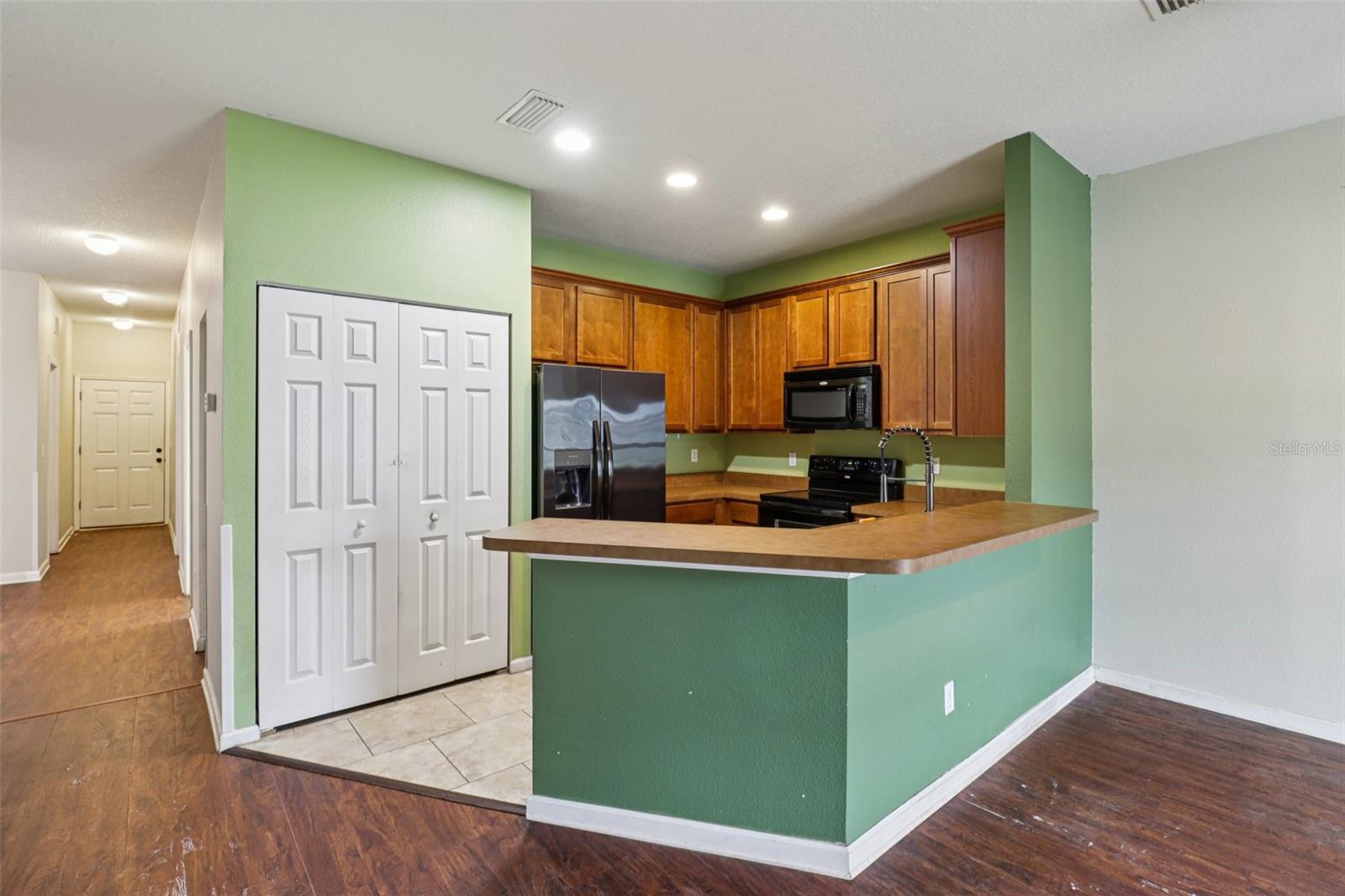 Image 7 of 19 For 1994 Yellowfin Drive