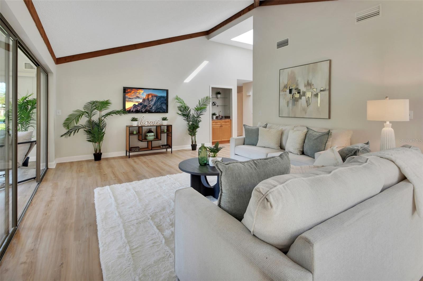 Image 13 of 47 For 136 Turnberry Circle