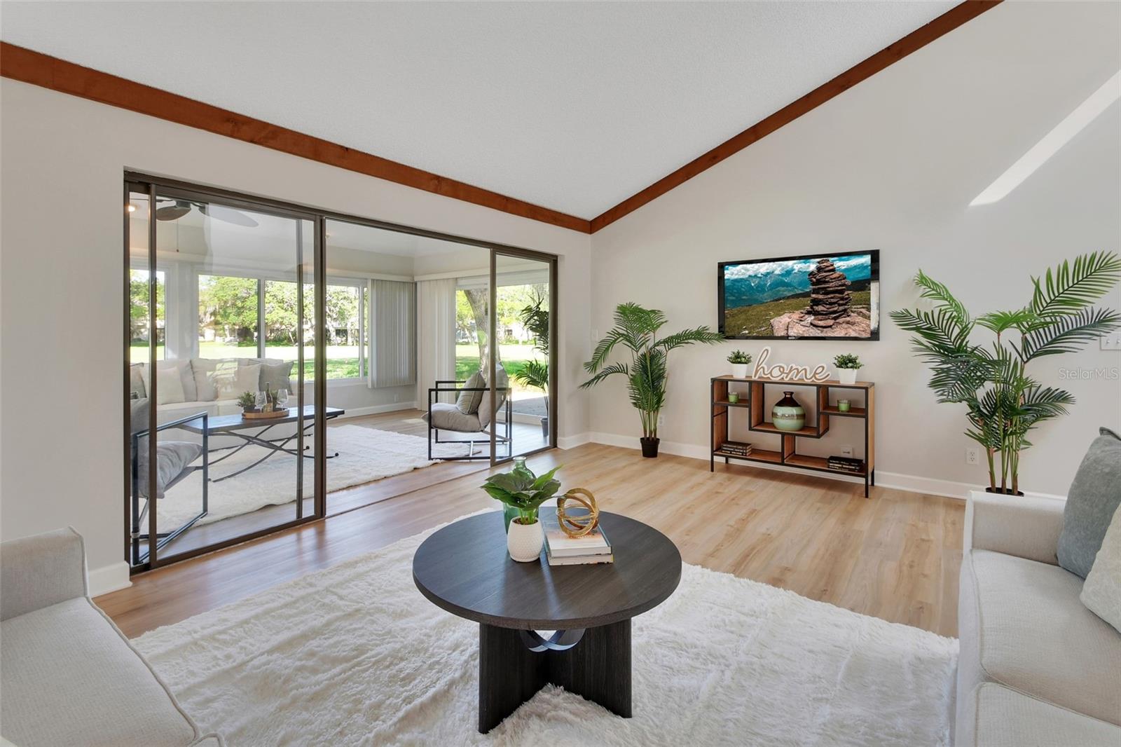 Image 15 of 47 For 136 Turnberry Circle