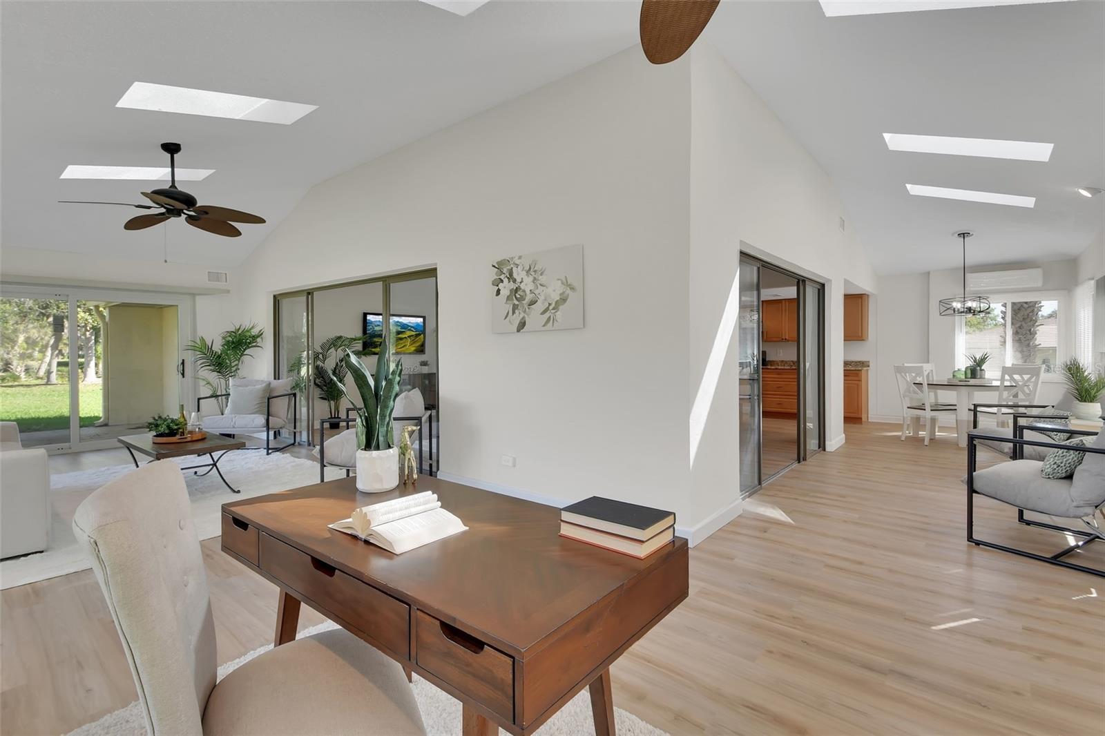 Image 18 of 47 For 136 Turnberry Circle