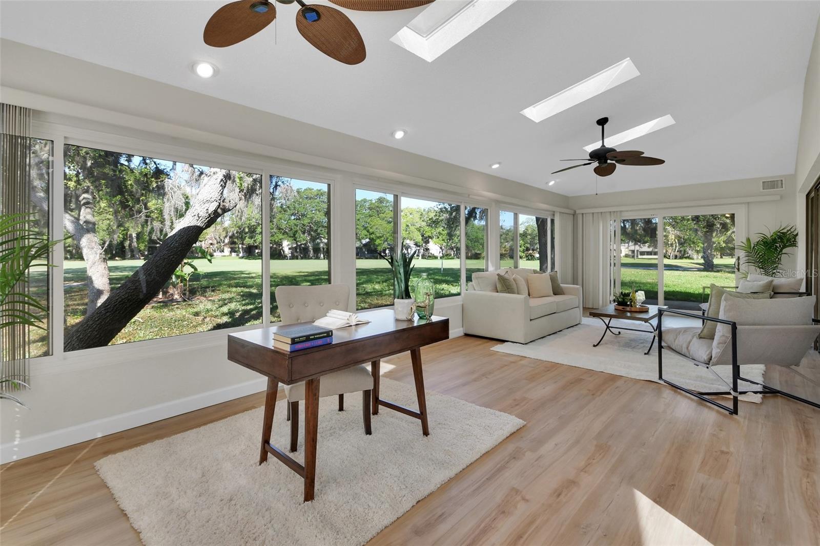 Image 19 of 47 For 136 Turnberry Circle