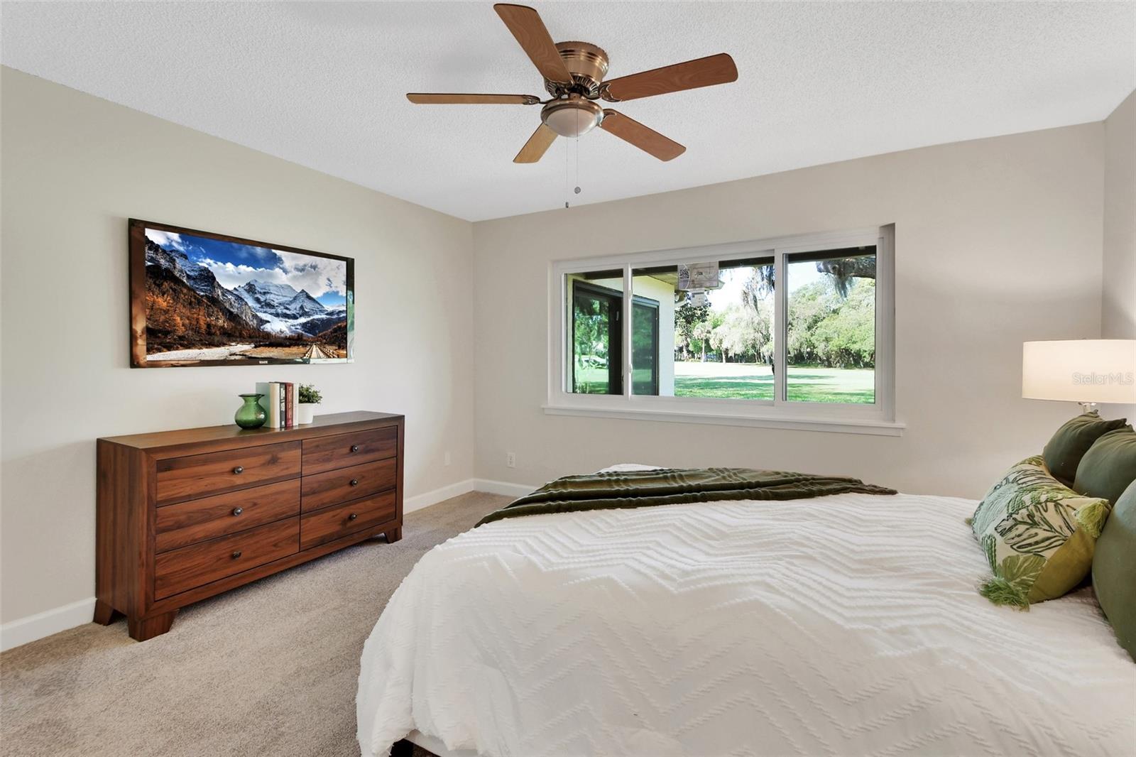 Image 24 of 47 For 136 Turnberry Circle