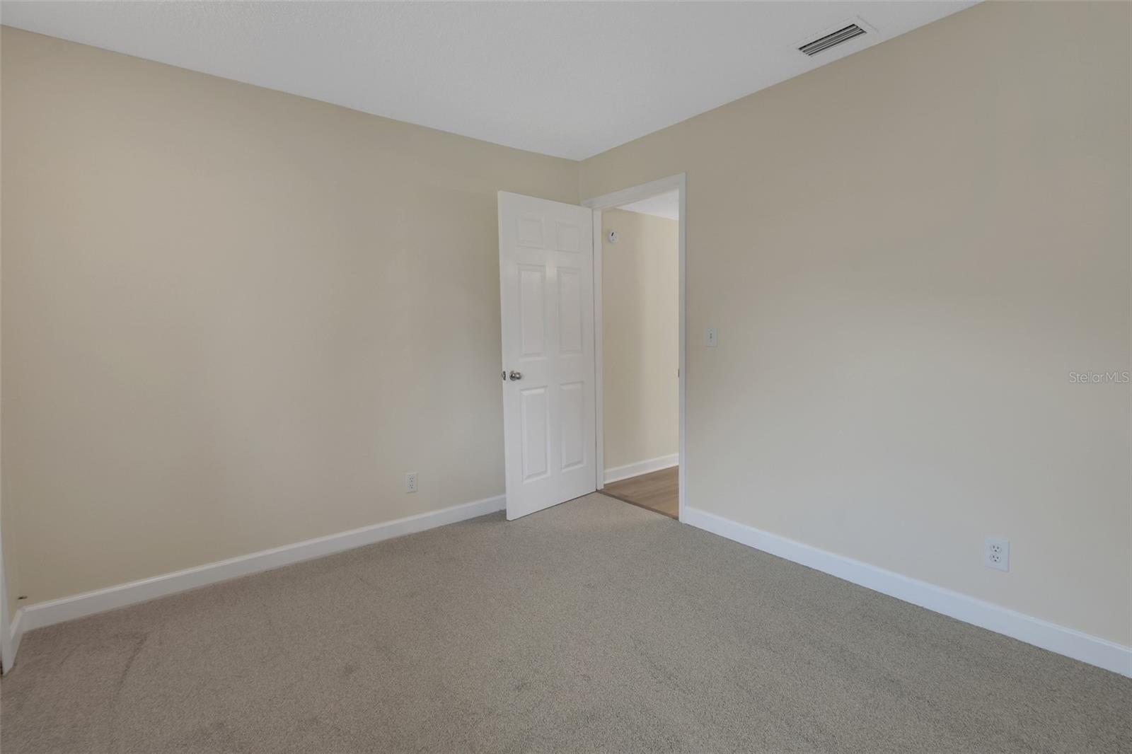 Image 29 of 47 For 136 Turnberry Circle