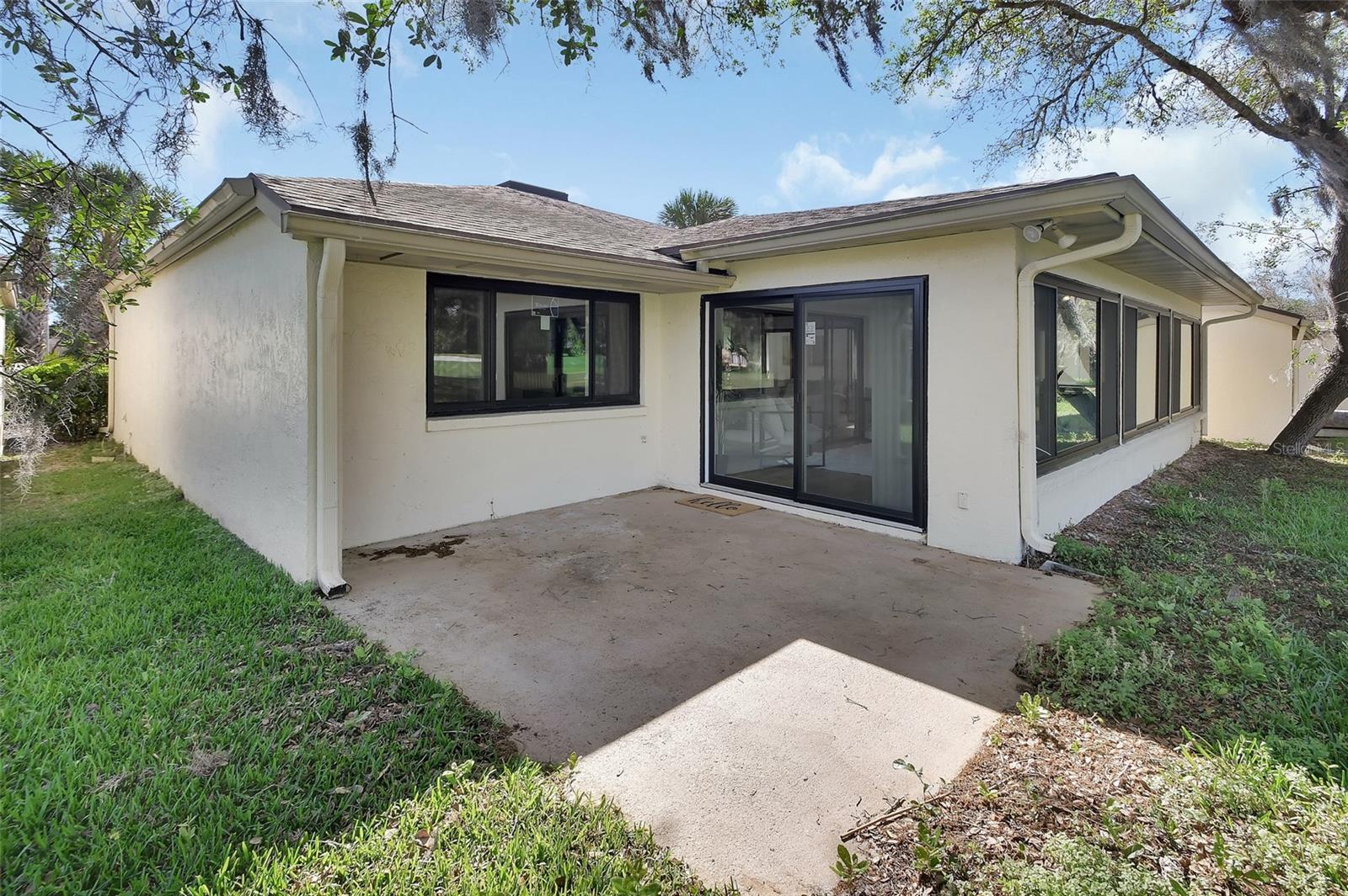 Image 33 of 47 For 136 Turnberry Circle
