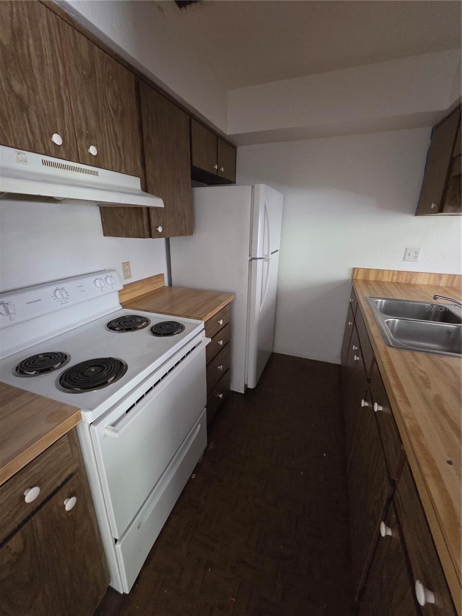 Image 4 of 7 For 830 Clake Street 1