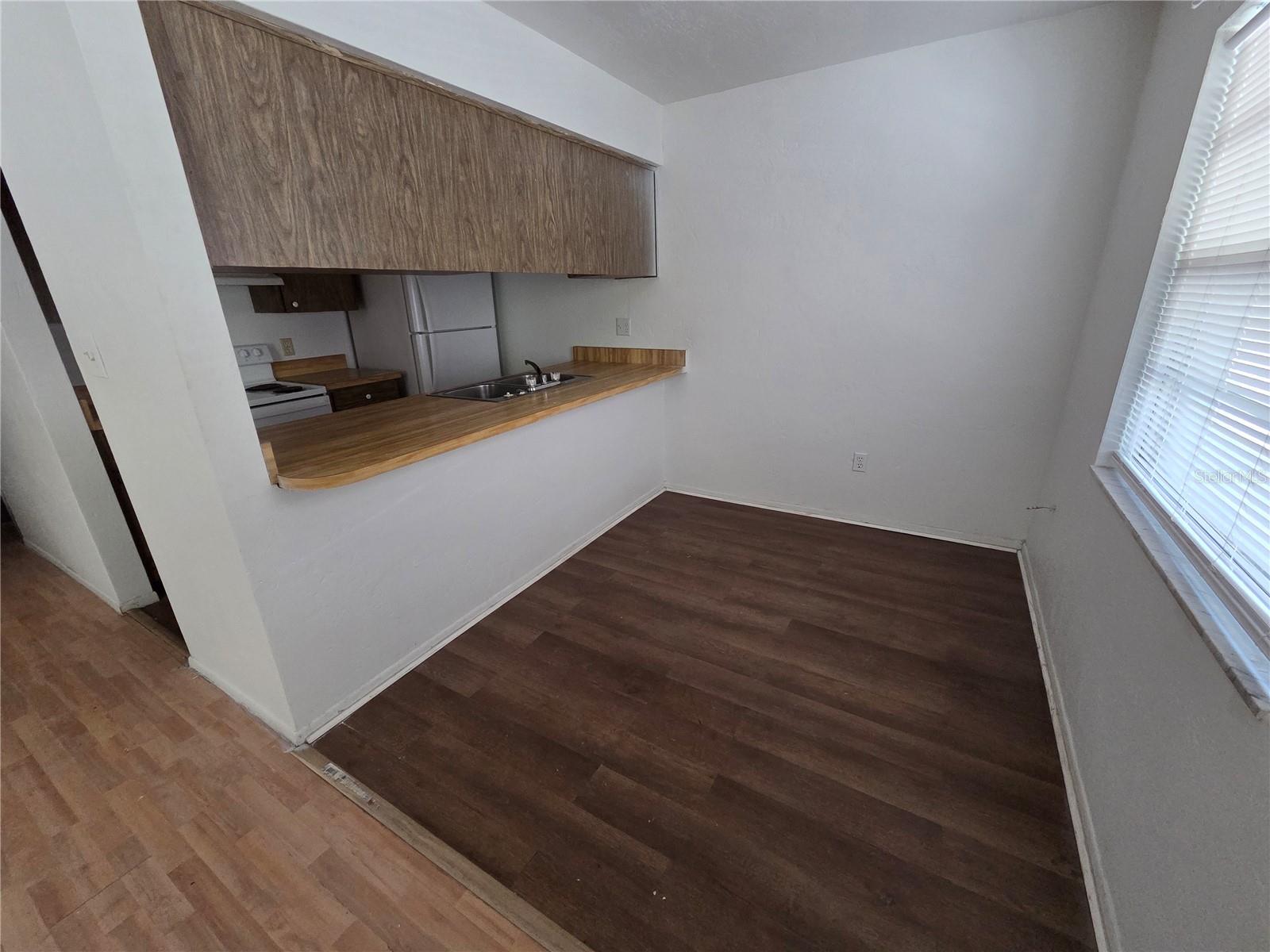 Image 5 of 7 For 830 Clake Street 1