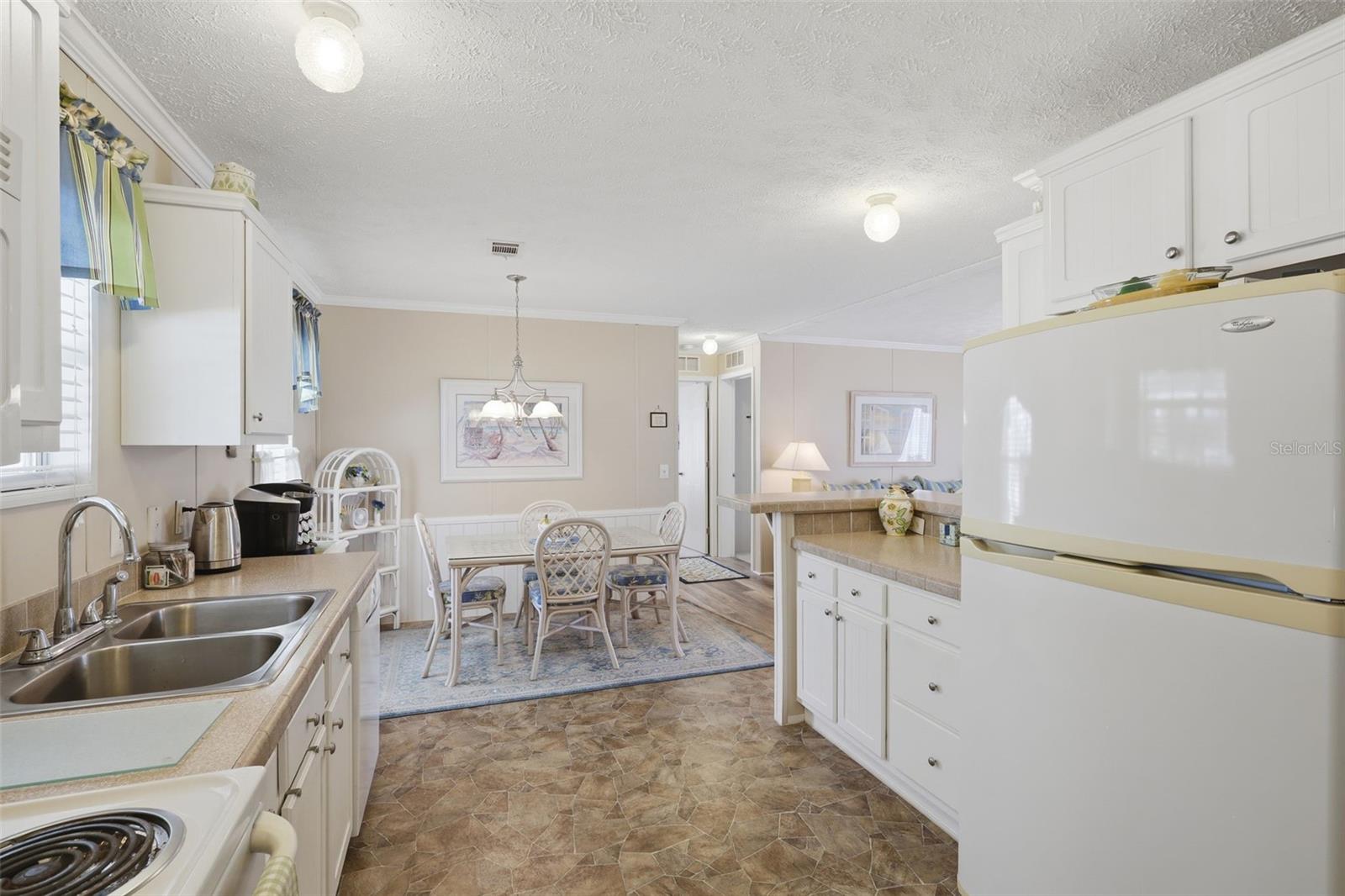 Image 17 of 38 For 373 Dolores Boulevard