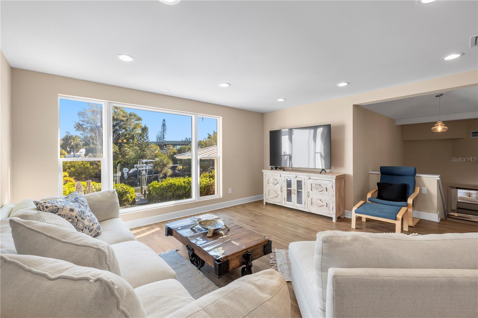 Image 11 of 40 For 5169 Oxford Drive