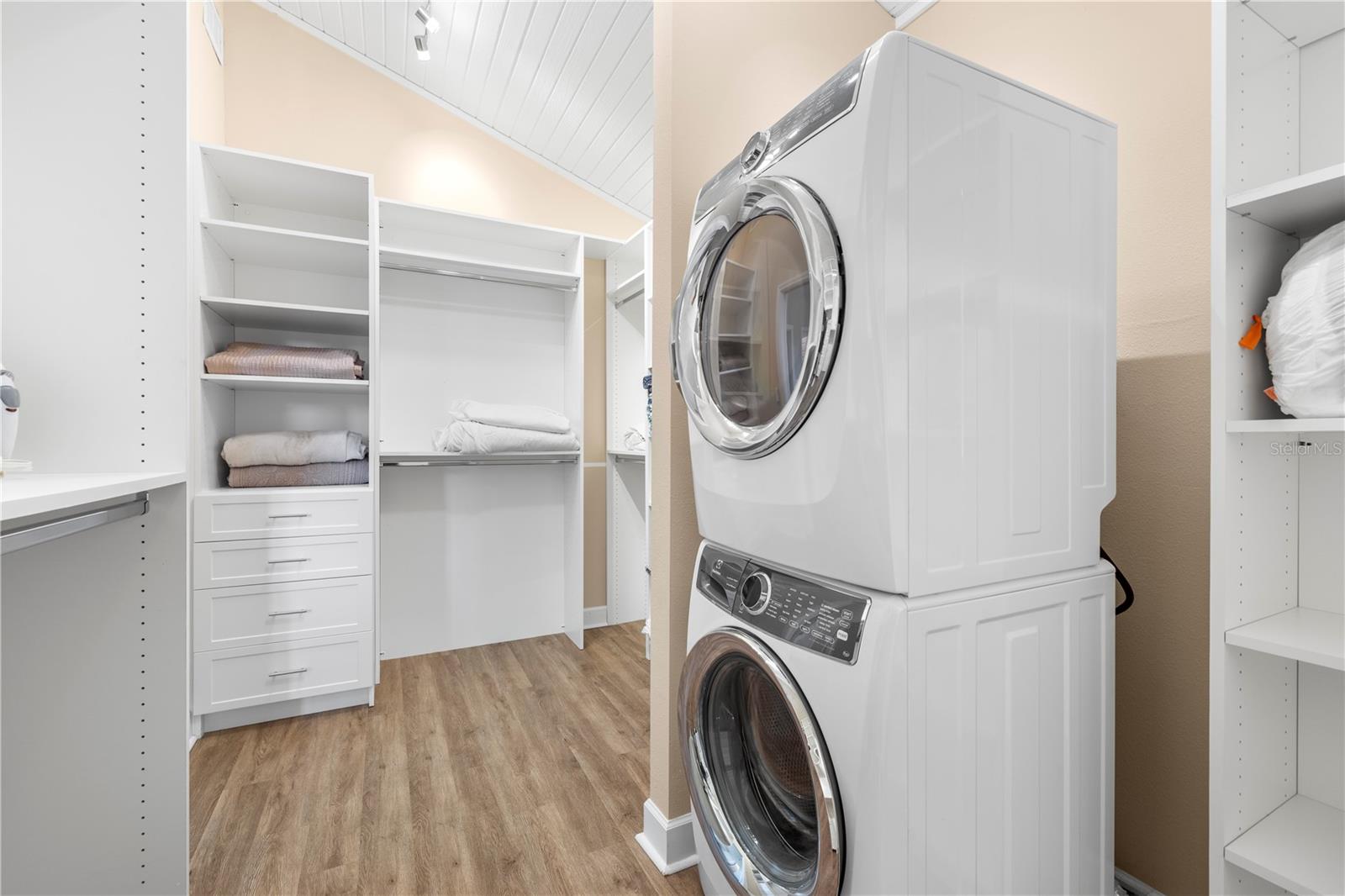 Image 19 of 40 For 5169 Oxford Drive