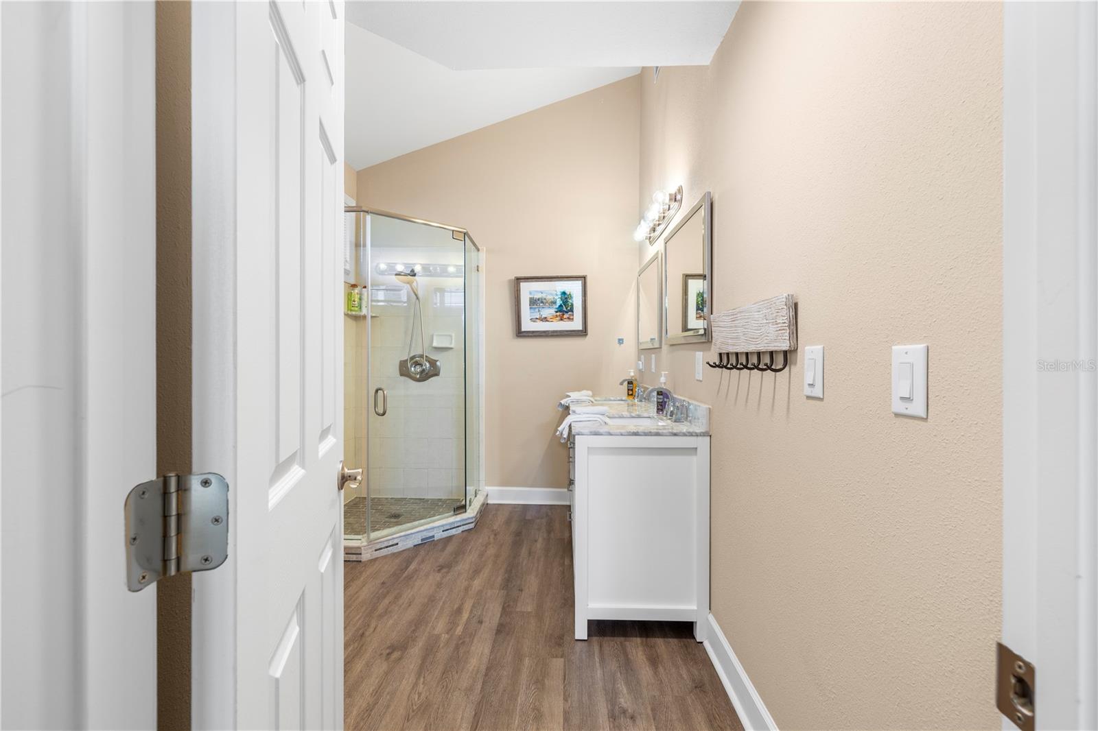 Image 21 of 40 For 5169 Oxford Drive