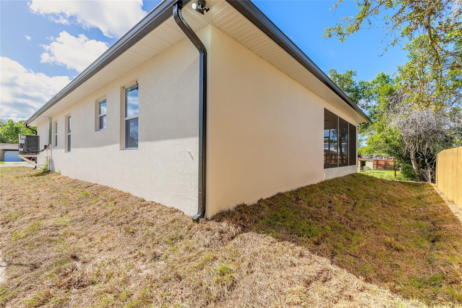 Image 28 of 37 For 1991 Cedar Street