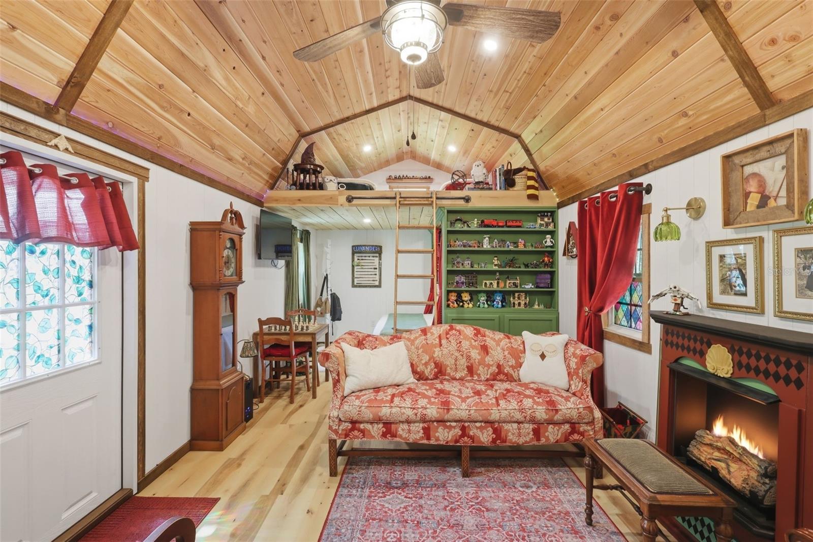 Image 42 of 70 For 1925 Pine Court