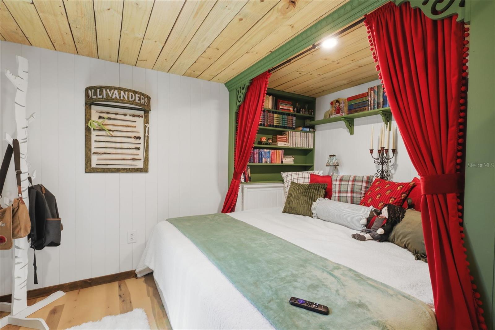 Image 49 of 70 For 1925 Pine Court