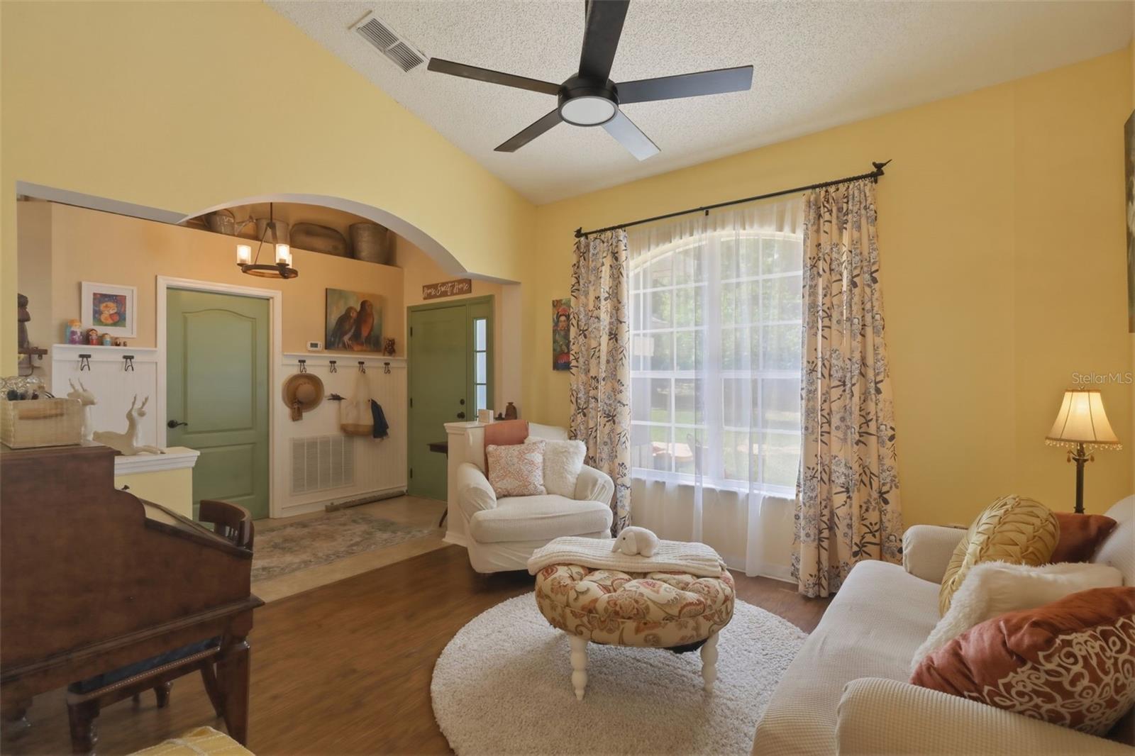 Image 6 of 70 For 1925 Pine Court