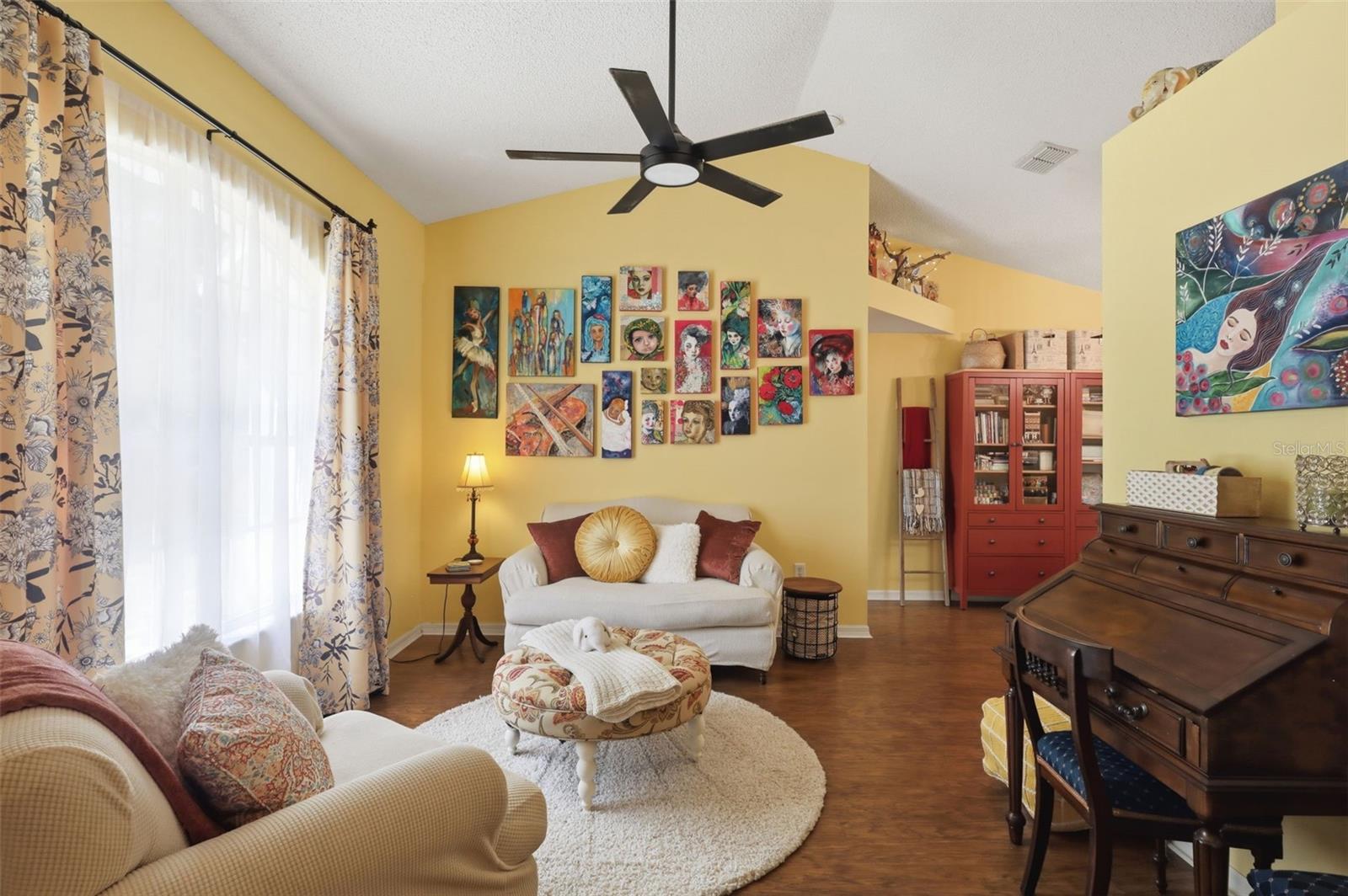 Image 7 of 70 For 1925 Pine Court