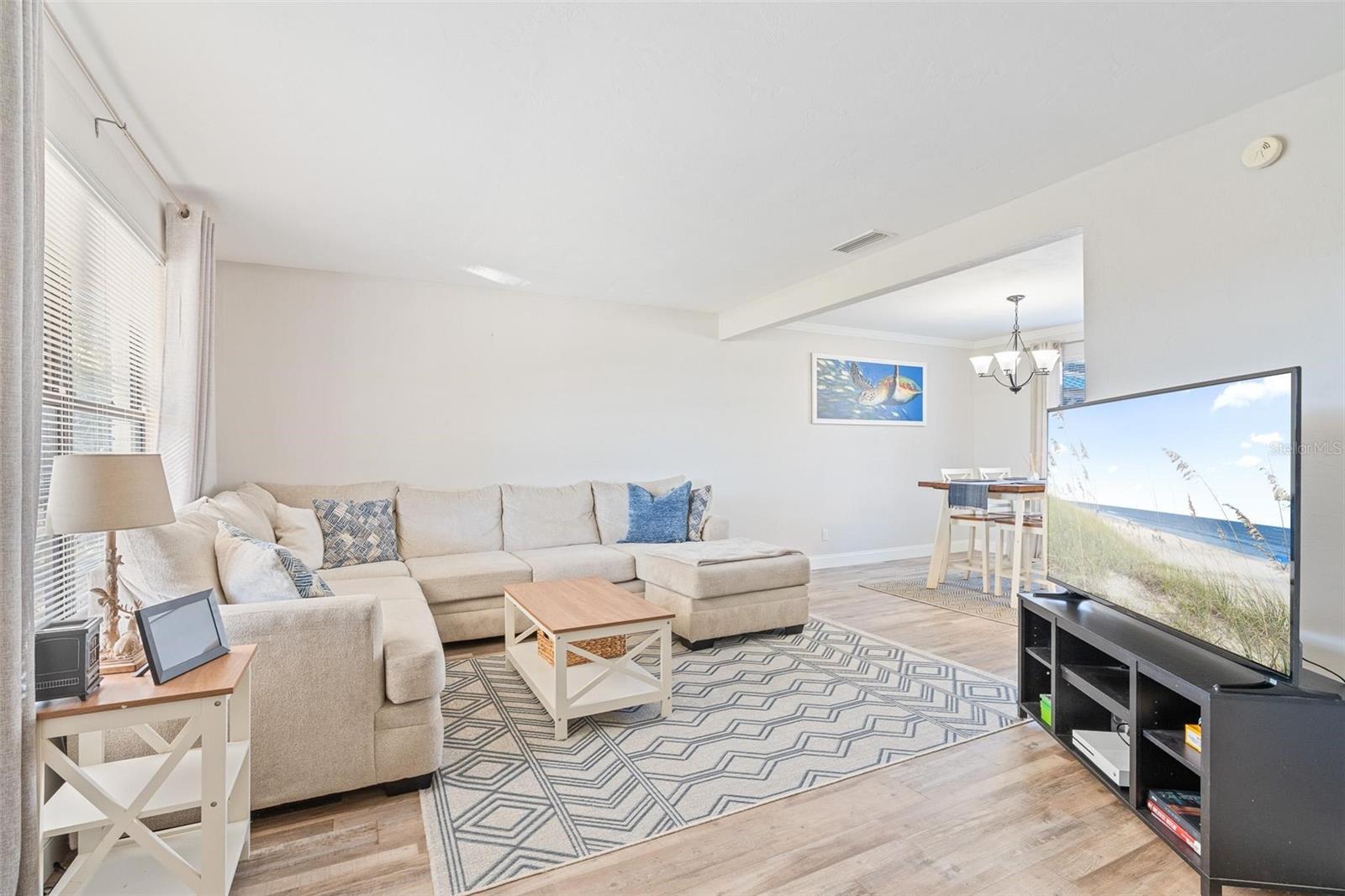 Image 4 of 48 For 1197 Southfork Court