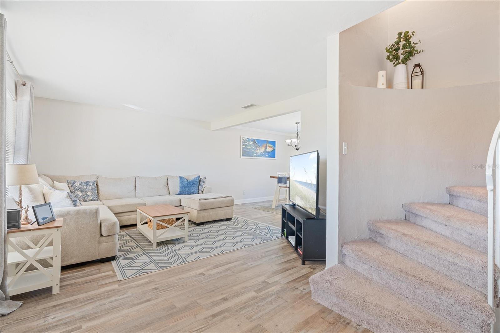 Image 7 of 48 For 1197 Southfork Court