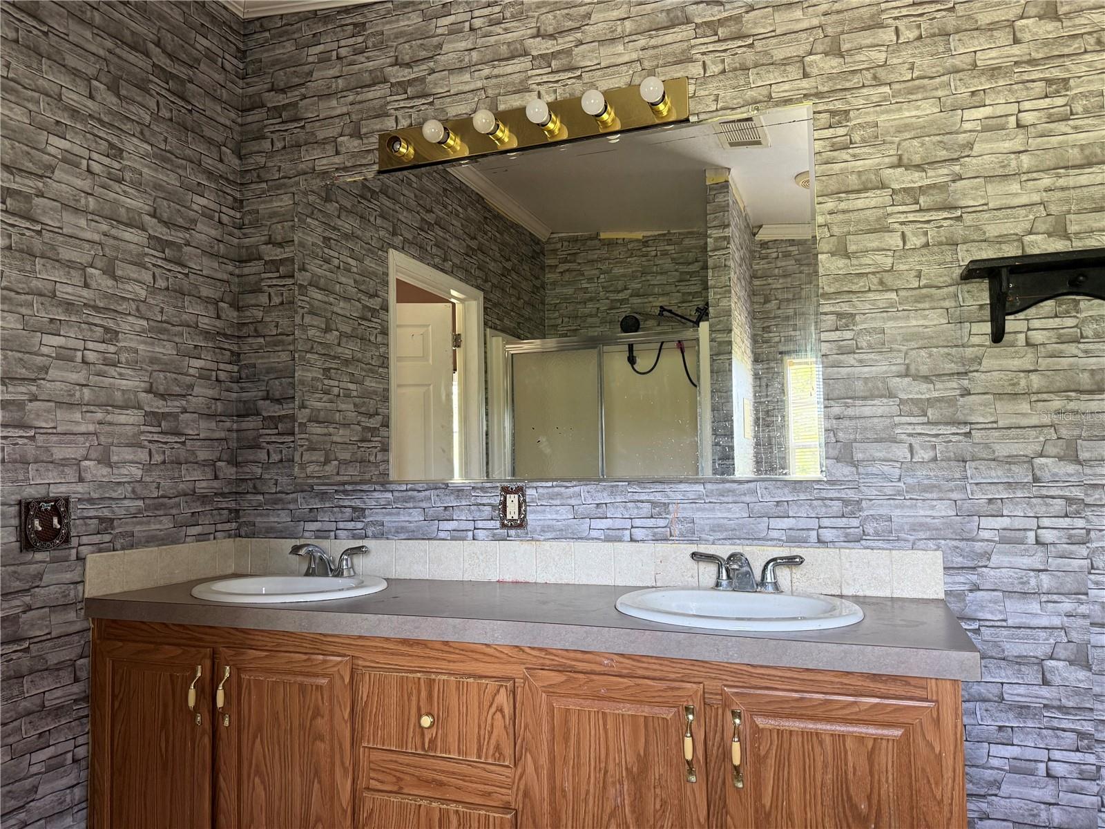 Image 8 of 39 For 11090 165th Terrace Road