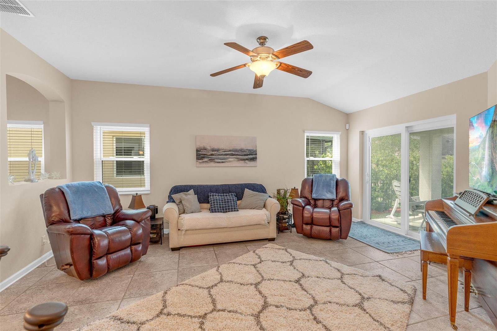 Image 27 of 57 For 105 Littleton Circle