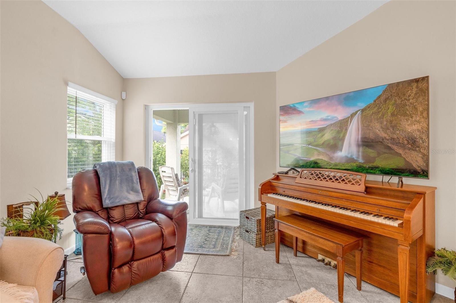 Image 28 of 57 For 105 Littleton Circle