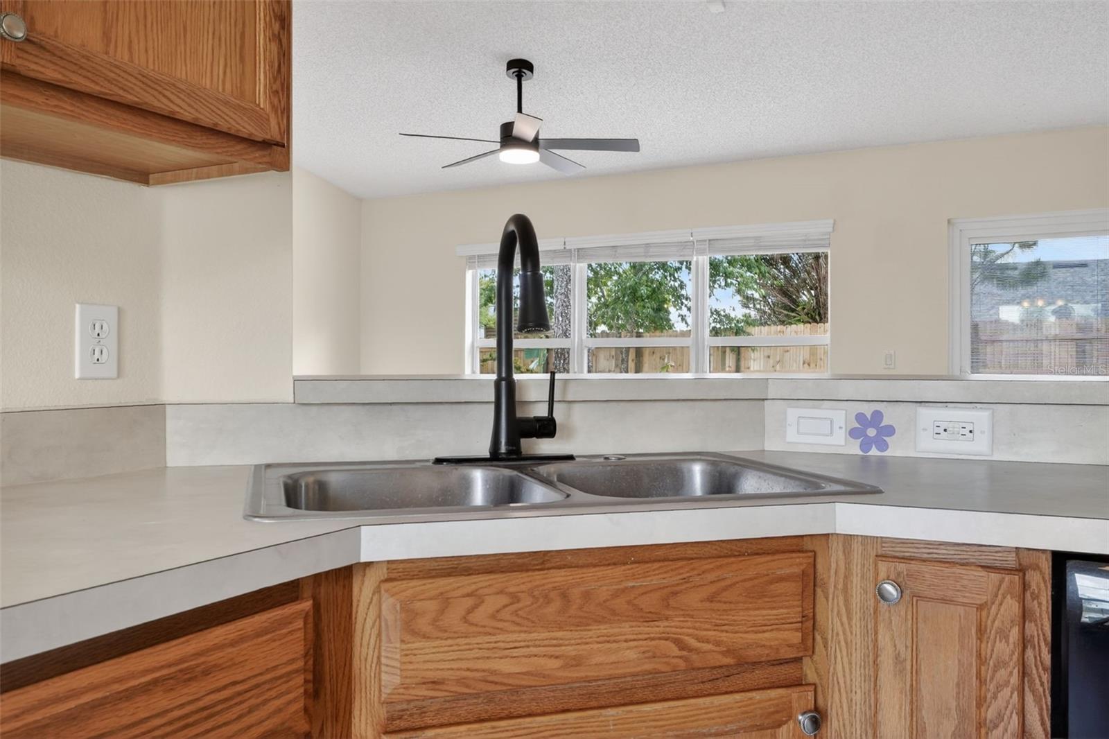 Image 9 of 32 For 3343 Caldwell Street