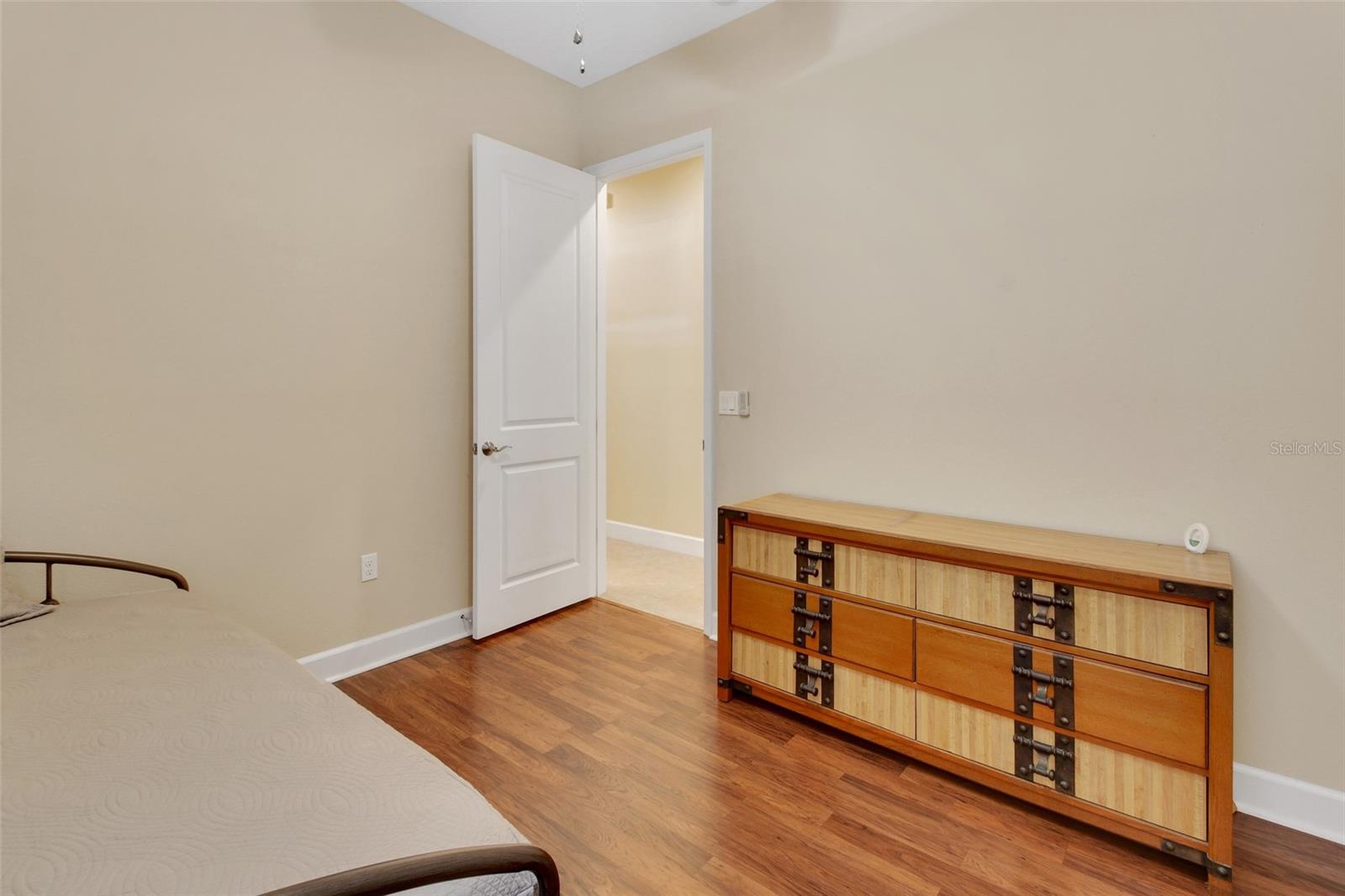 Image 23 of 46 For 423 Tisbury Court