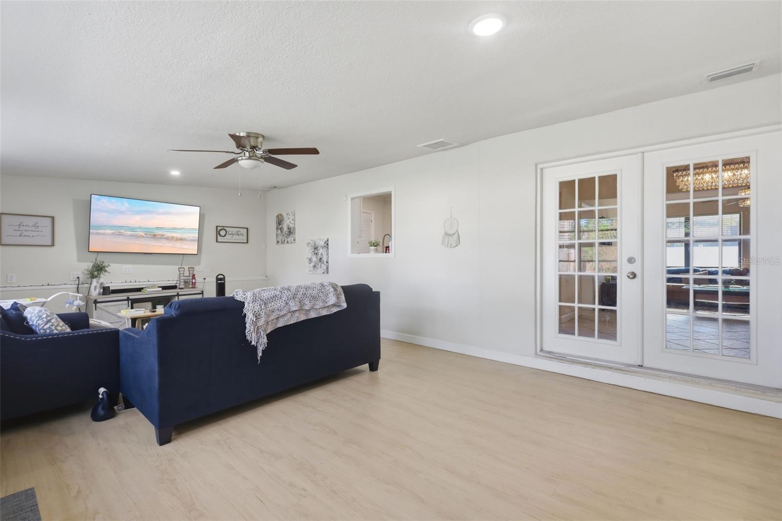 Image 23 of 46 For 112 Edwards Avenue