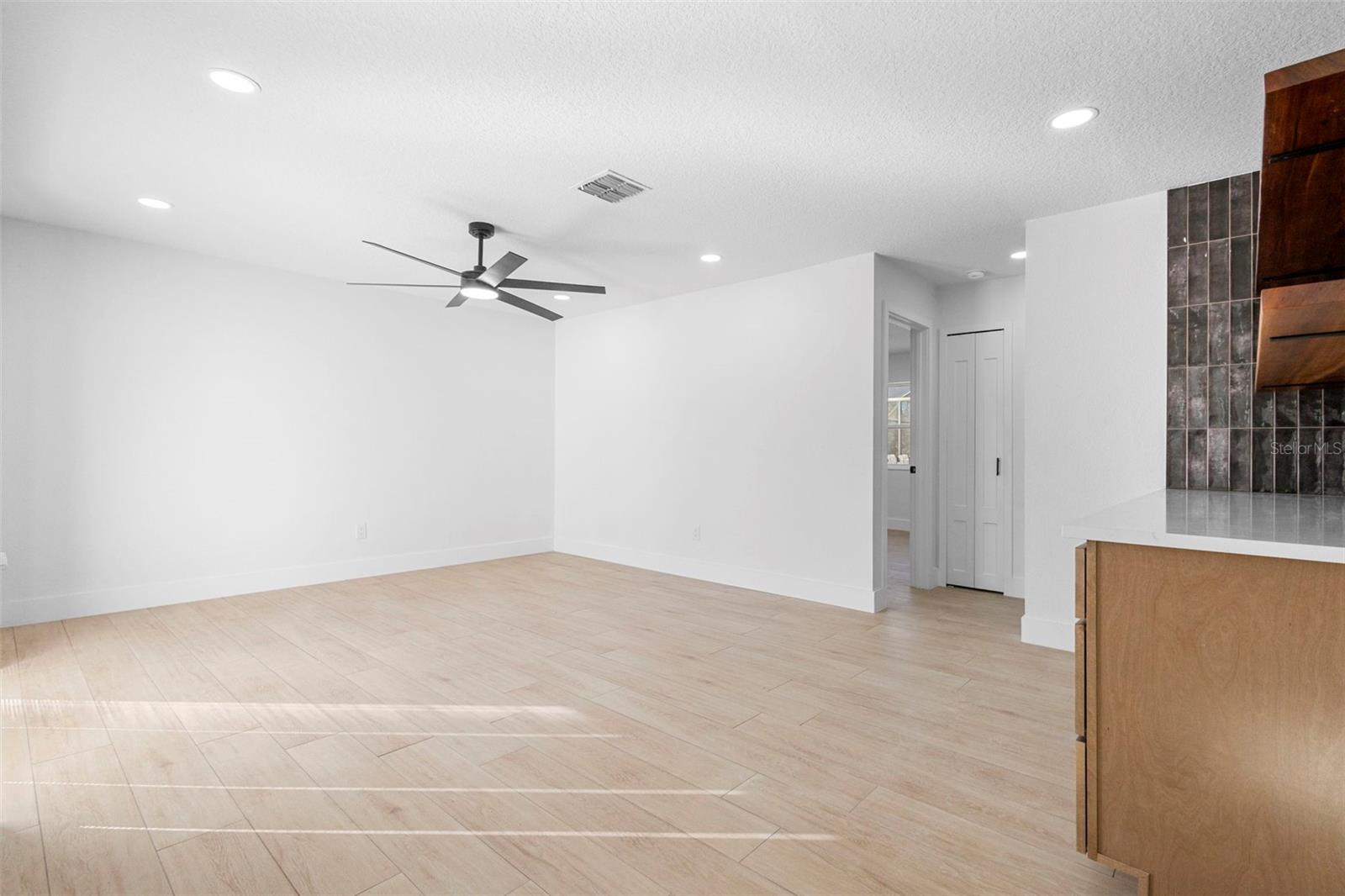 Image 21 of 39 For 1972 Vienna Avenue