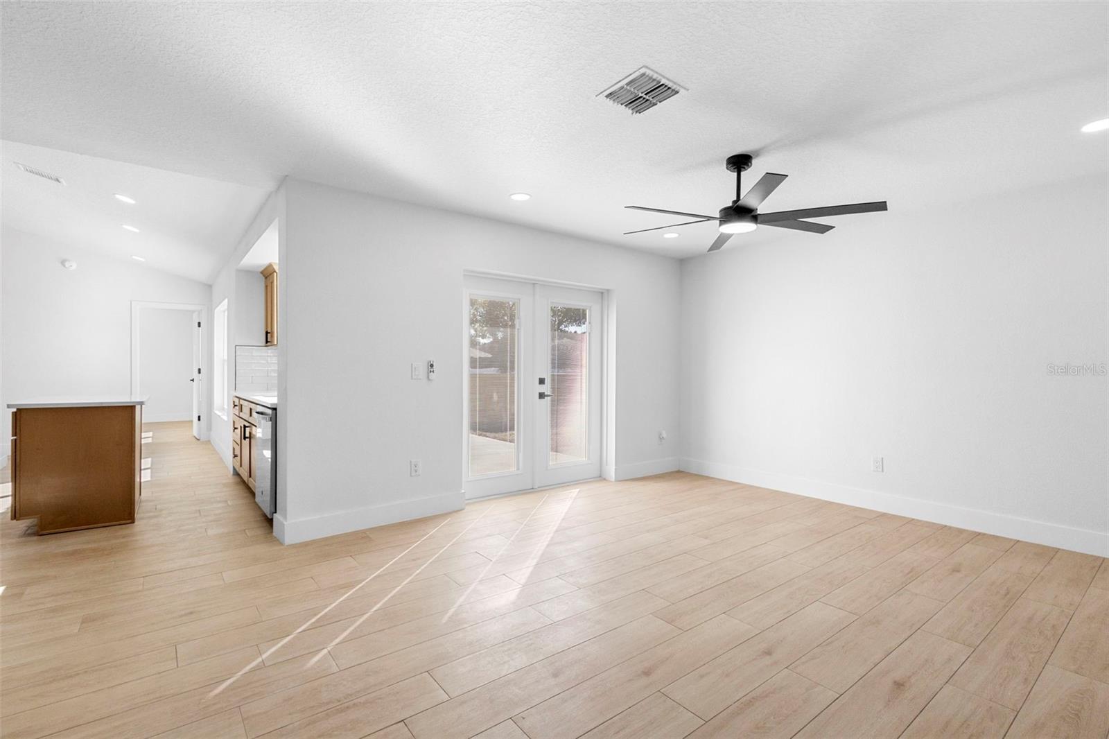 Image 25 of 39 For 1972 Vienna Avenue