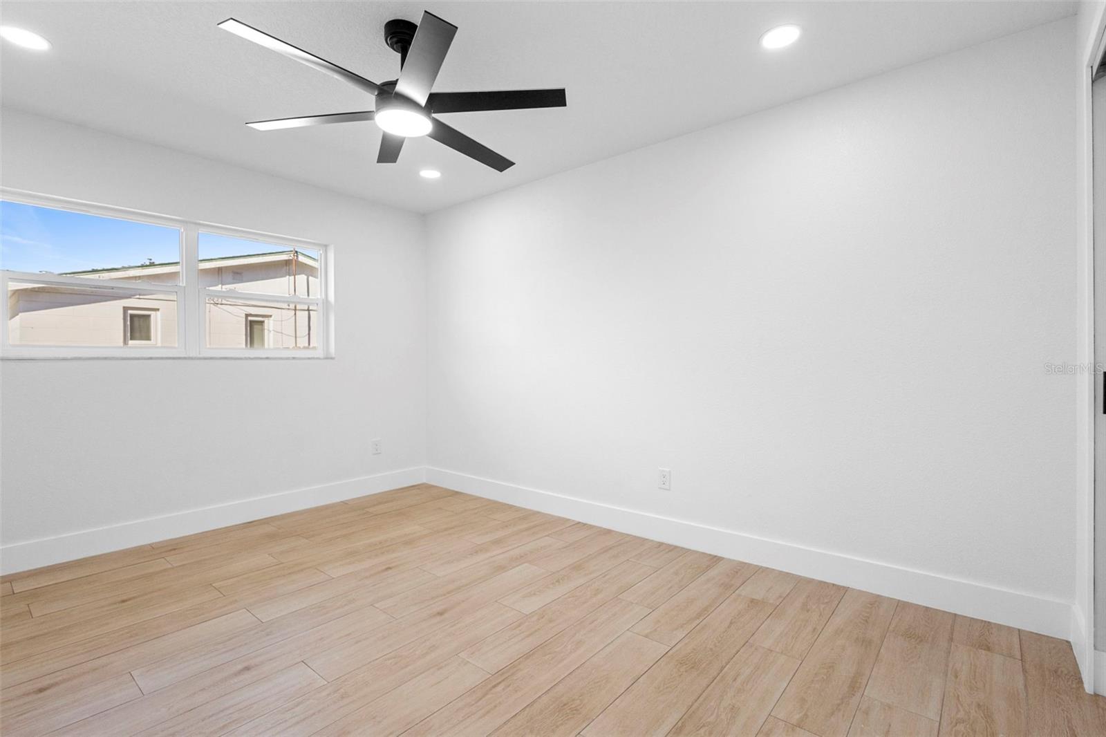 Image 29 of 39 For 1972 Vienna Avenue