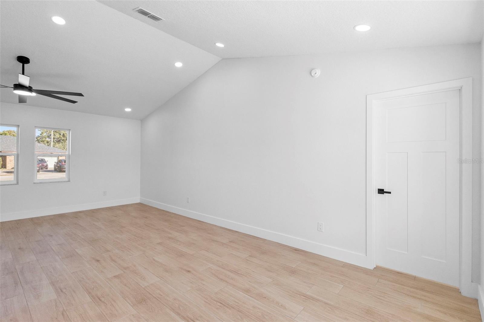 Image 32 of 39 For 1972 Vienna Avenue