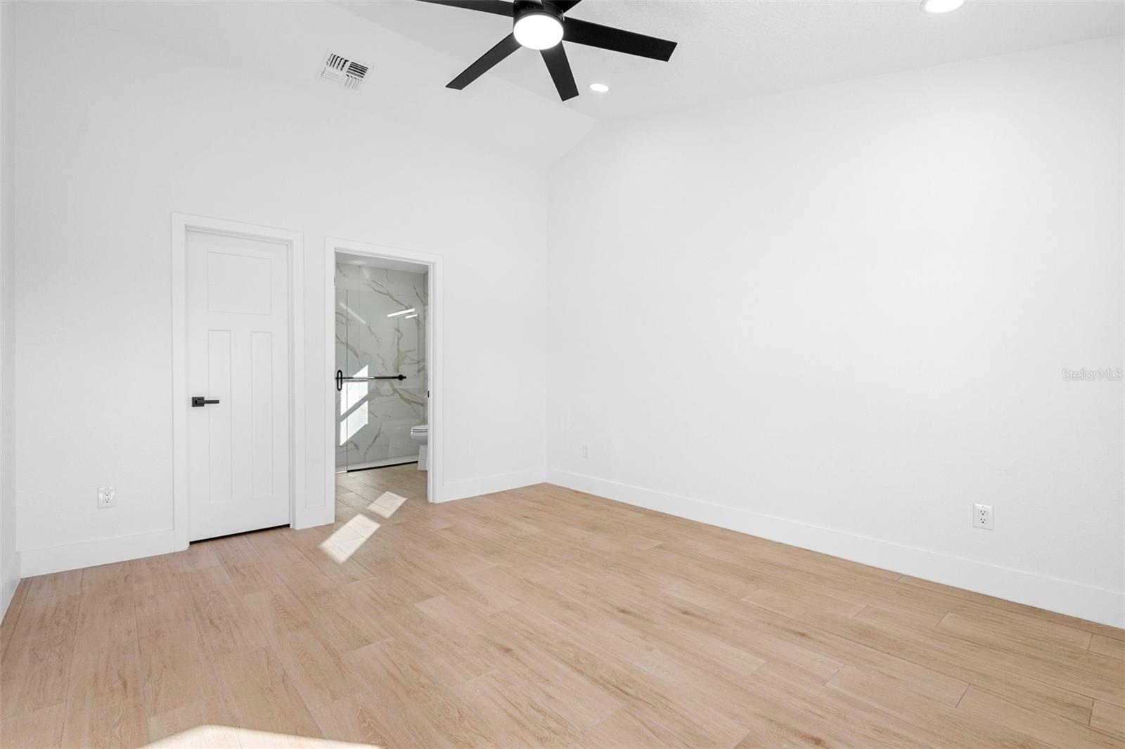 Image 33 of 39 For 1972 Vienna Avenue