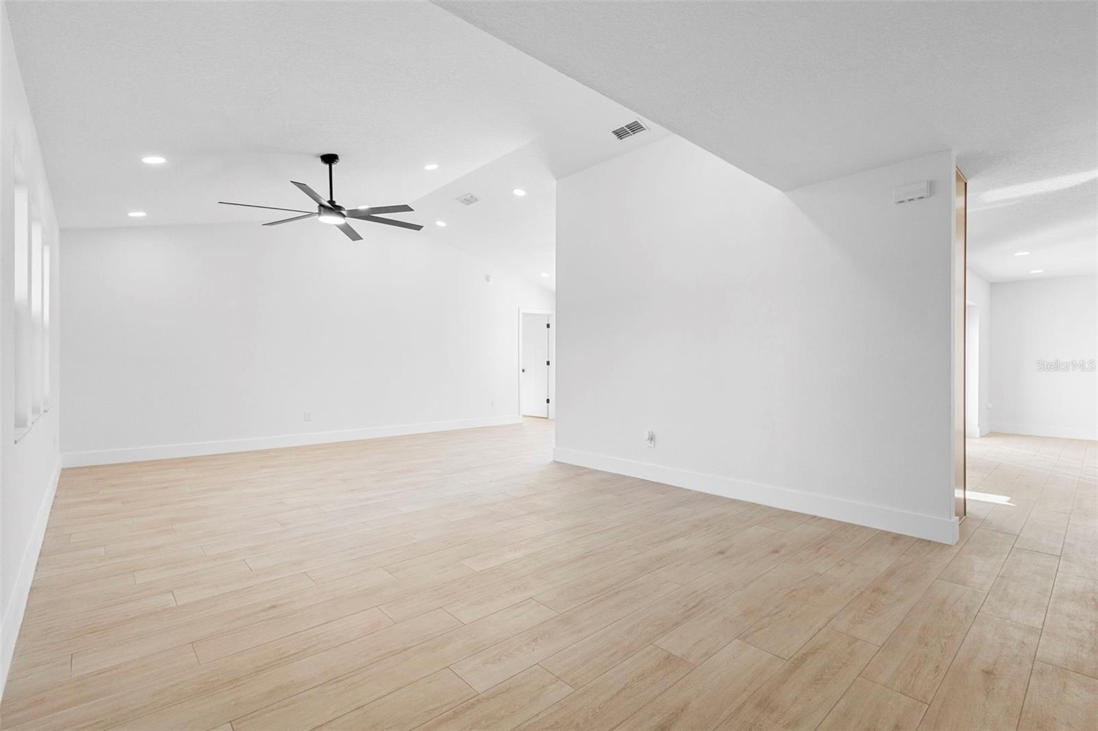 Image 4 of 39 For 1972 Vienna Avenue