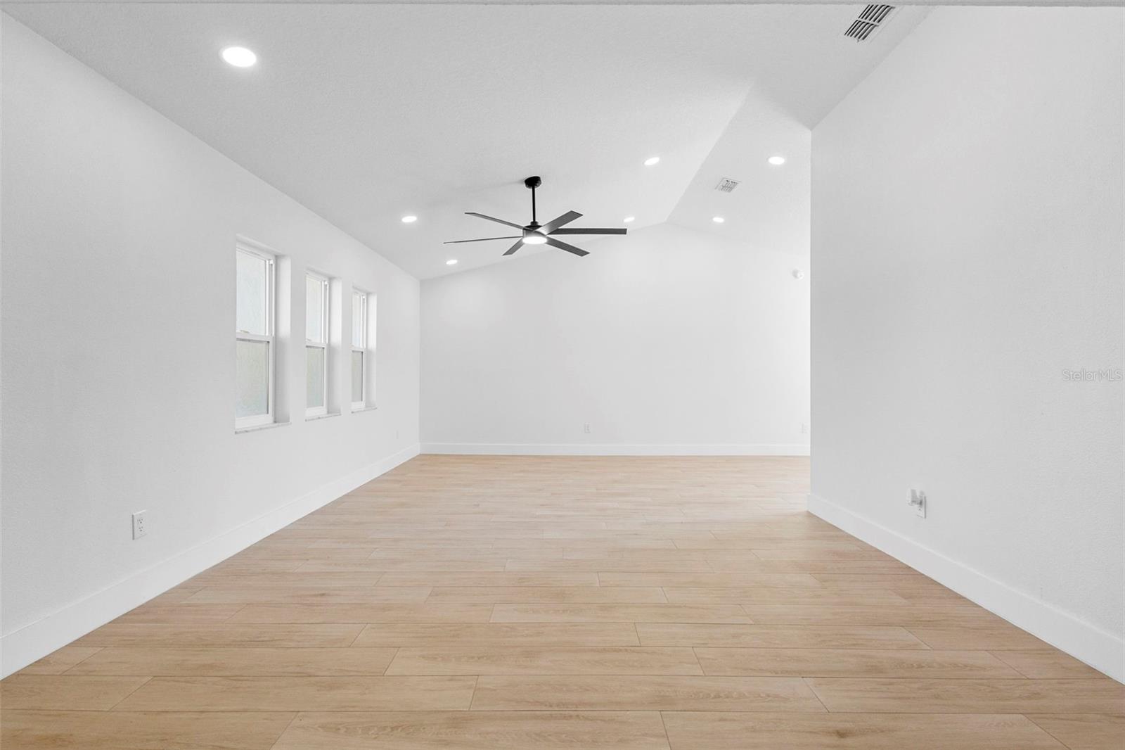 Image 5 of 39 For 1972 Vienna Avenue