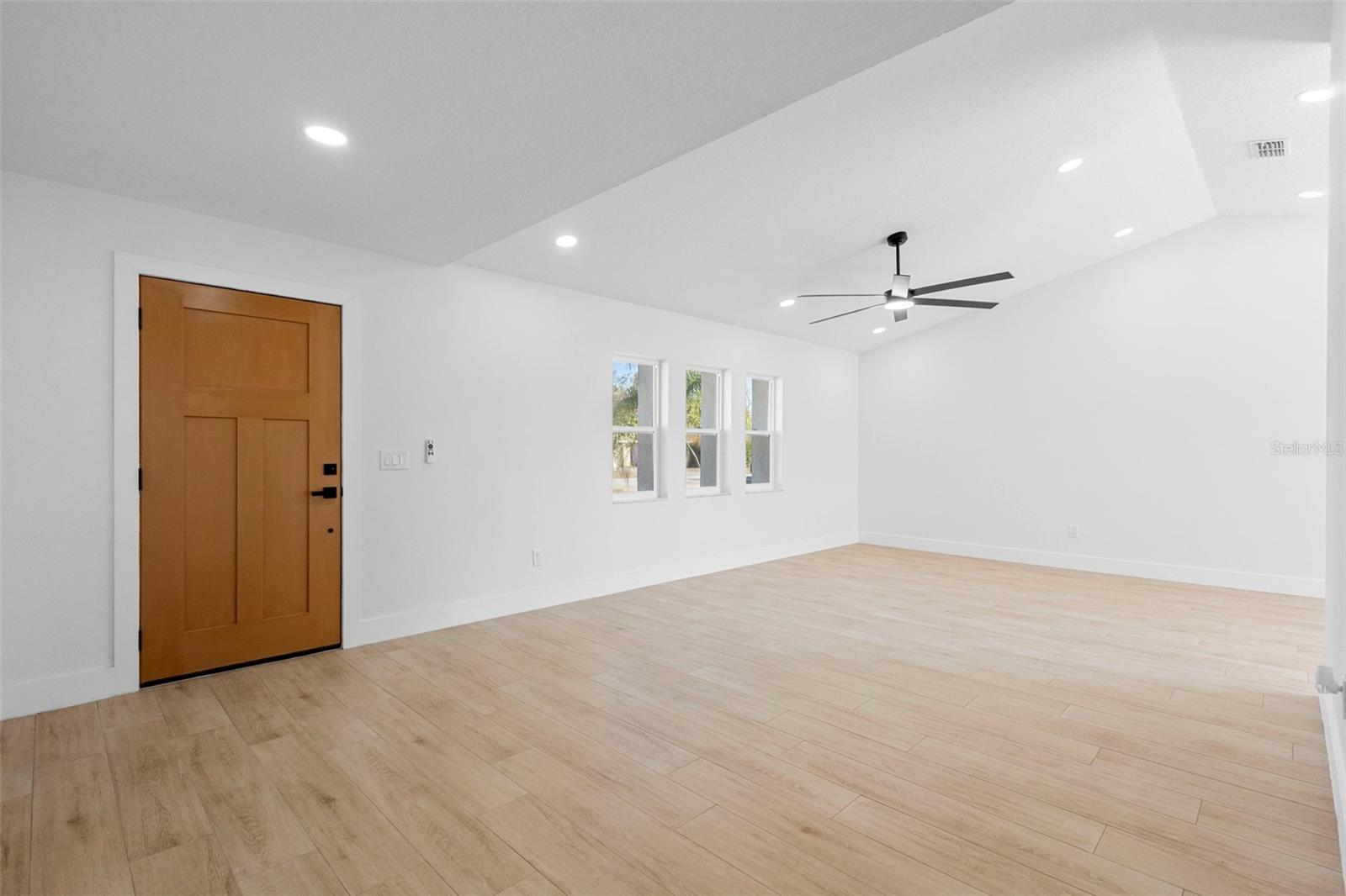 Image 6 of 39 For 1972 Vienna Avenue