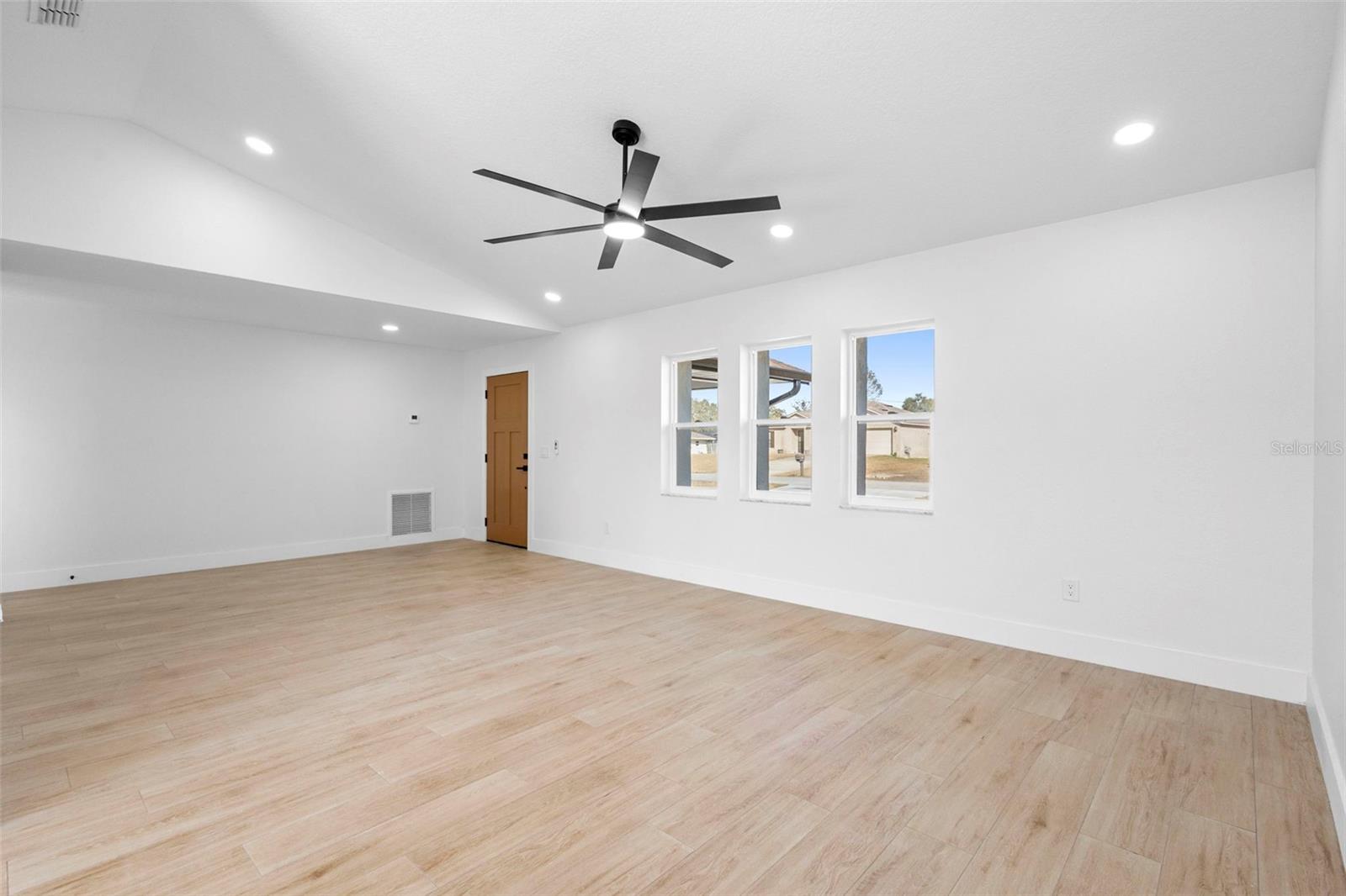 Image 7 of 39 For 1972 Vienna Avenue