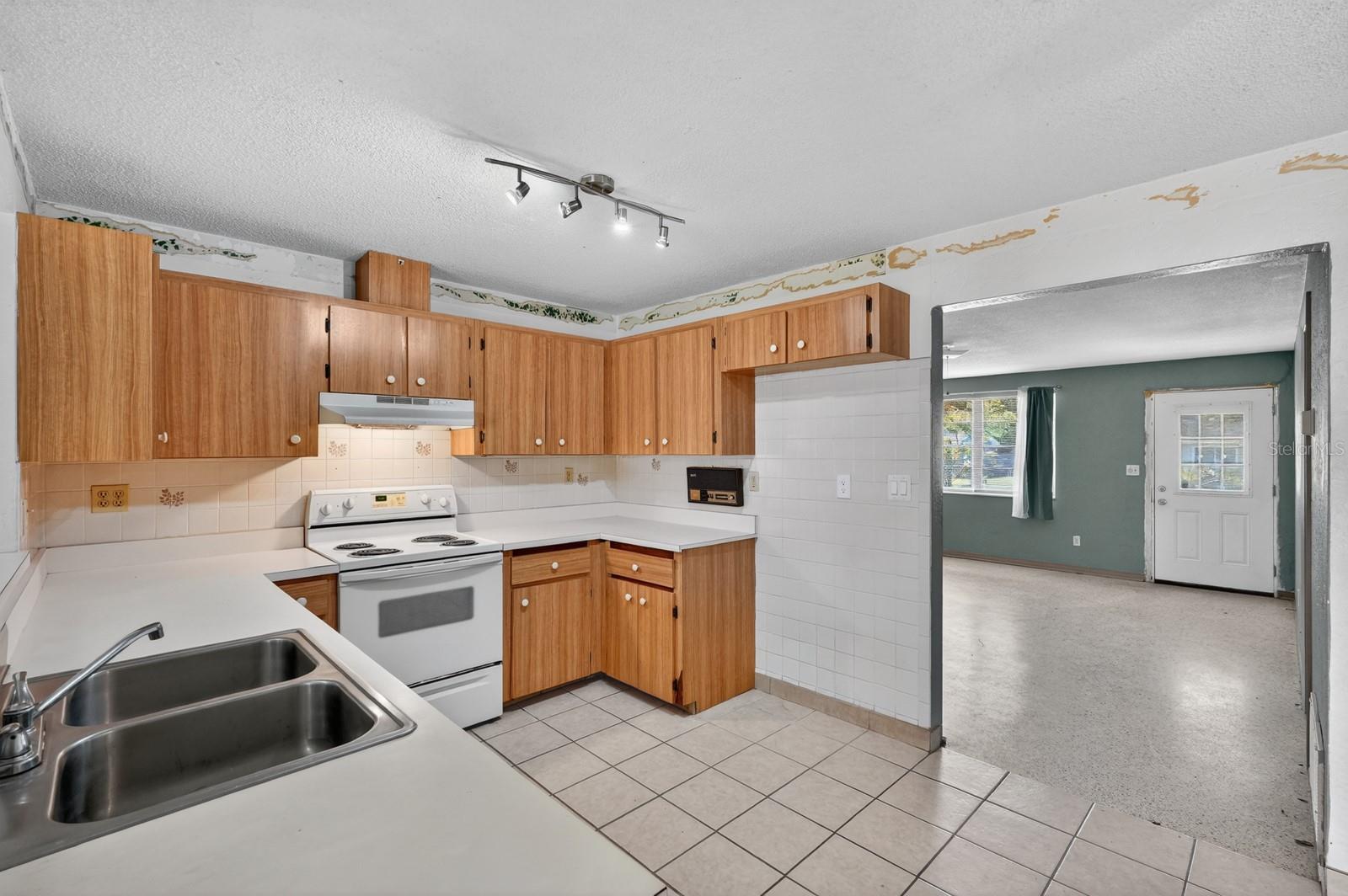 Image 11 of 46 For 612 Johnson Drive