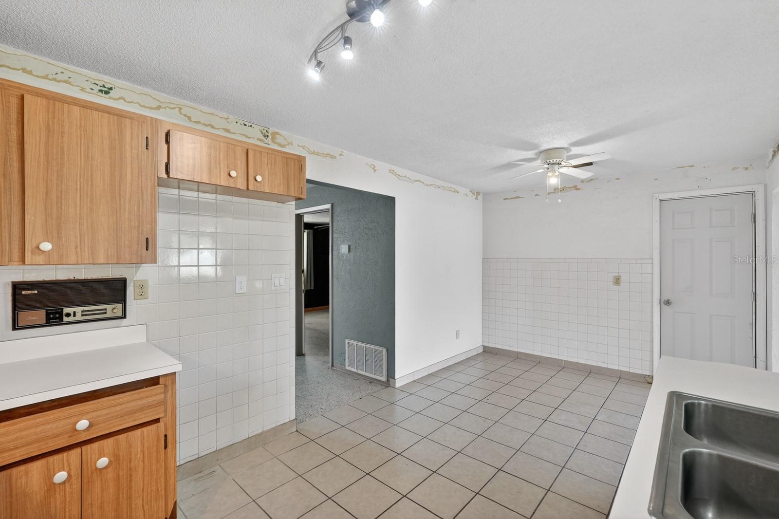 Image 12 of 46 For 612 Johnson Drive