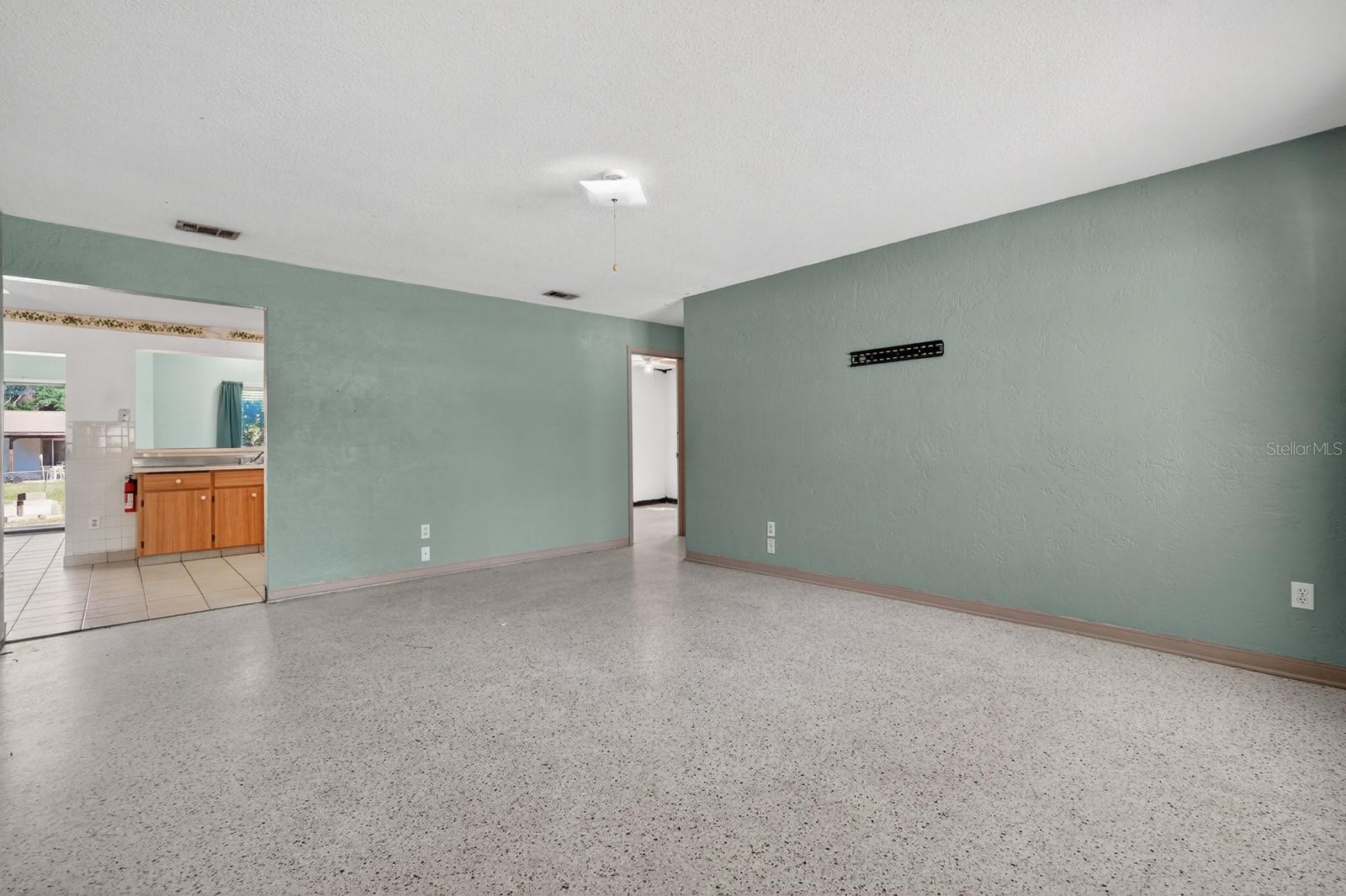 Image 7 of 46 For 612 Johnson Drive