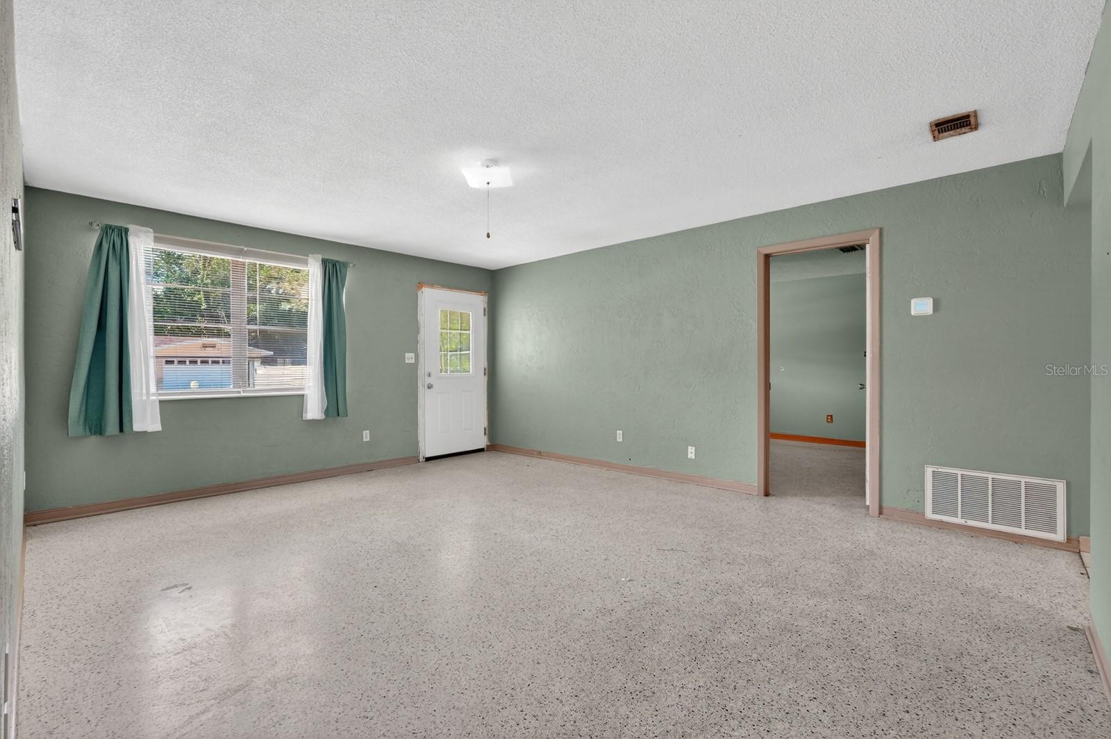 Image 8 of 46 For 612 Johnson Drive